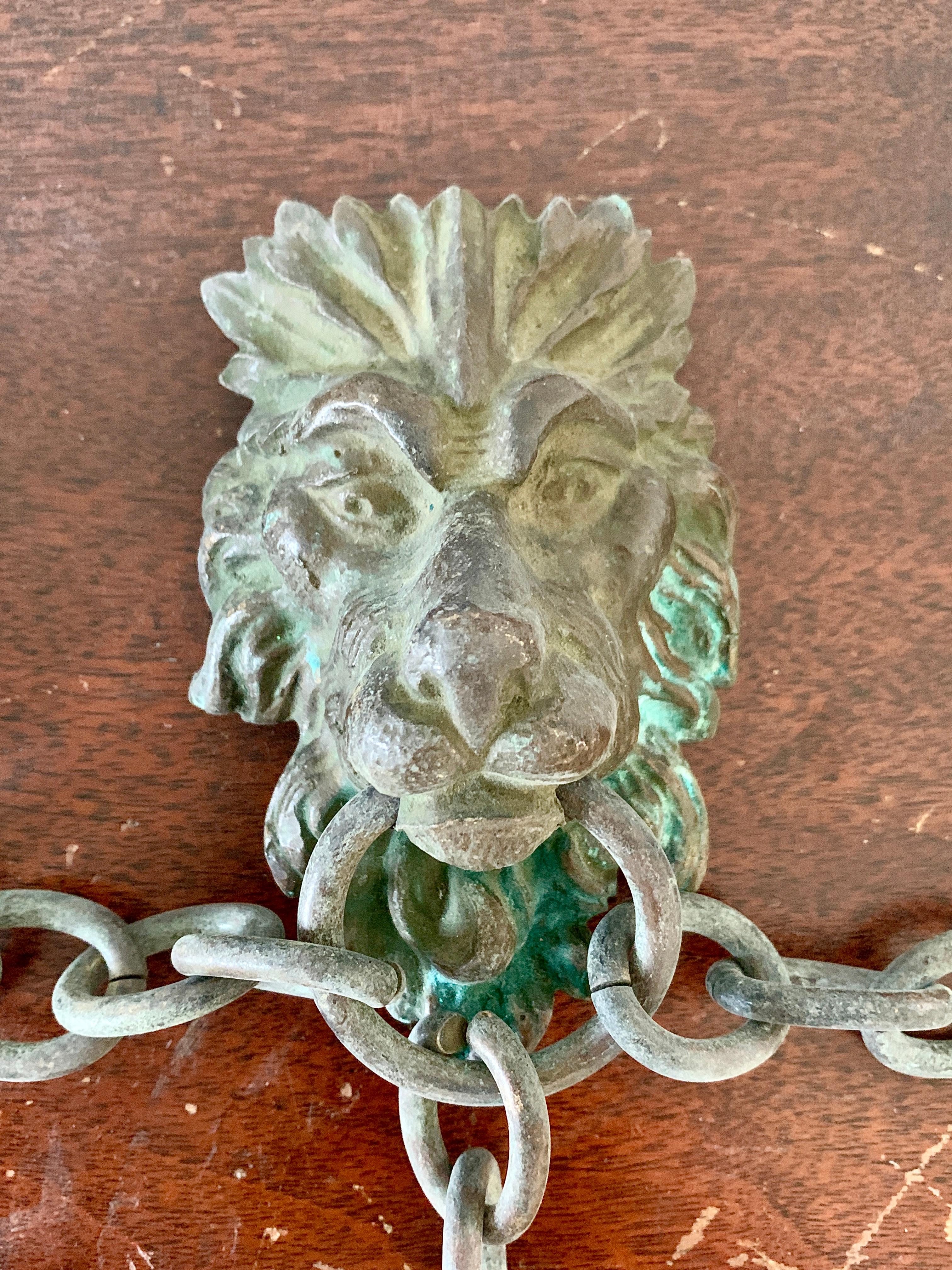 A gorgeous cast bronze Grand Tour triple lion head and chain door knocker

Italy, Late-19th Century

Measures: 10.25