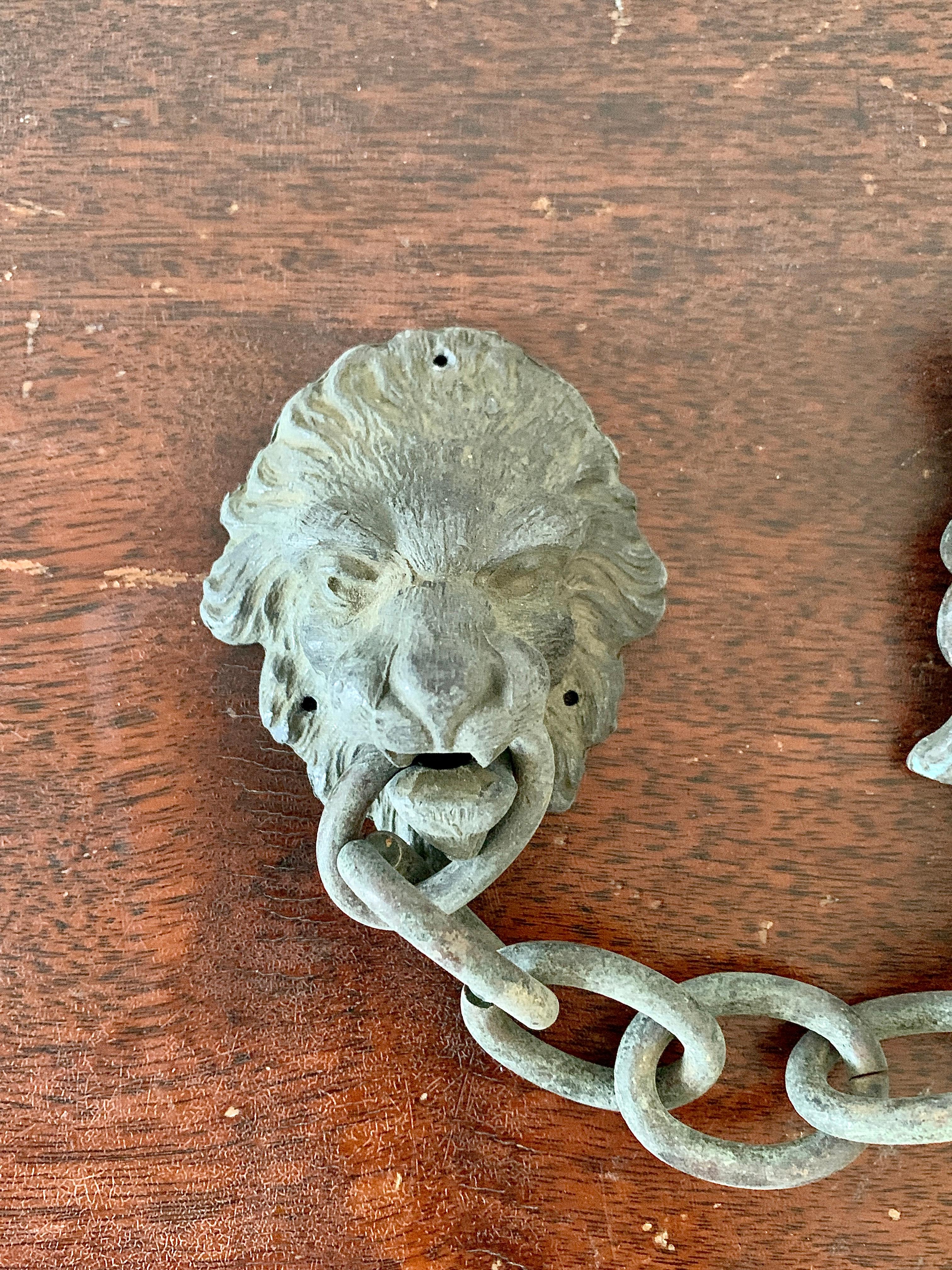 Antique Italian Grand Tour Lion and Chain Cast Bronze Door Knocker In Good Condition For Sale In Elkhart, IN