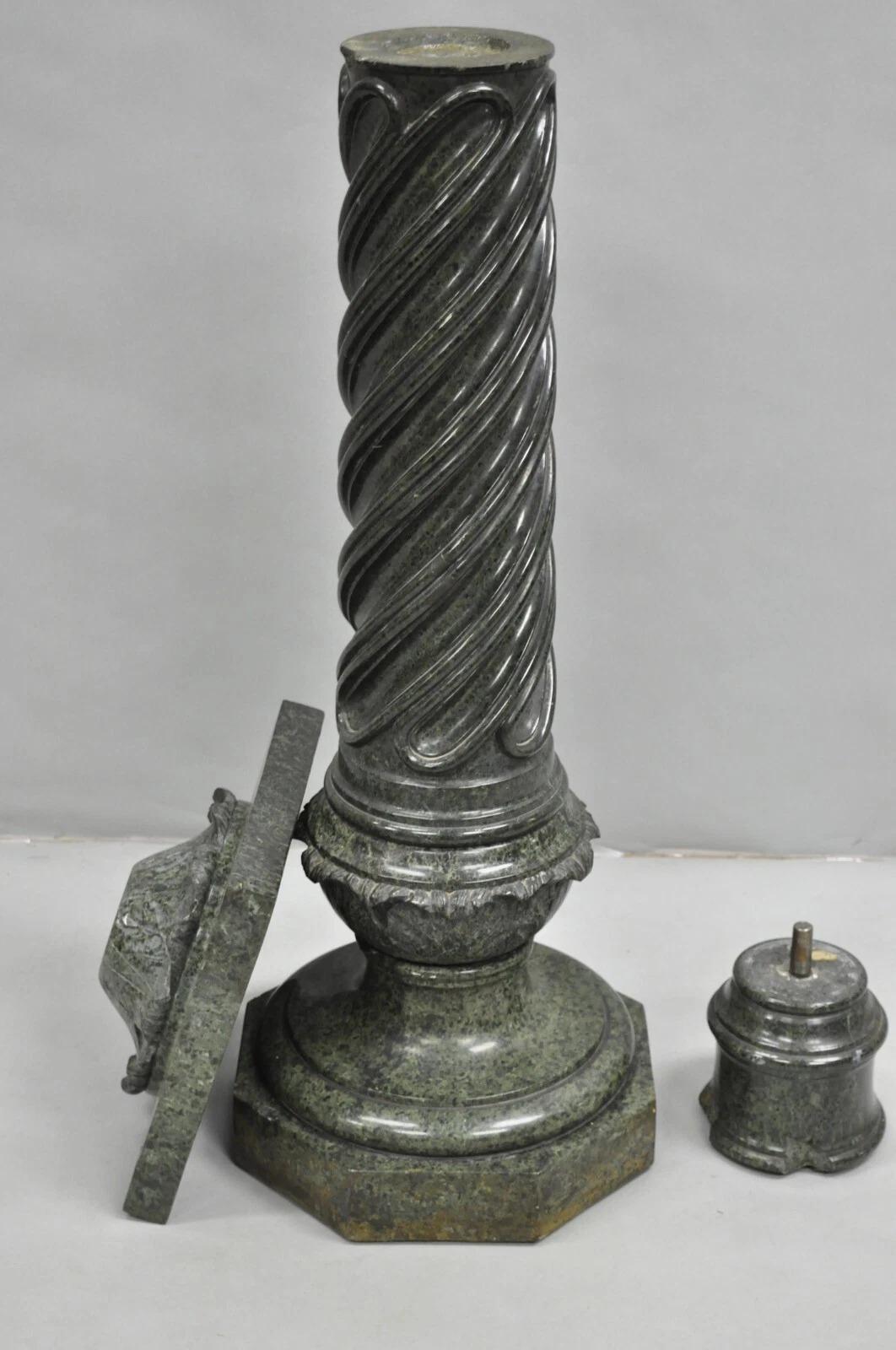 Antico piedistallo a colonna intagliato a spirale in marmo verde impero italiano in vendita 3