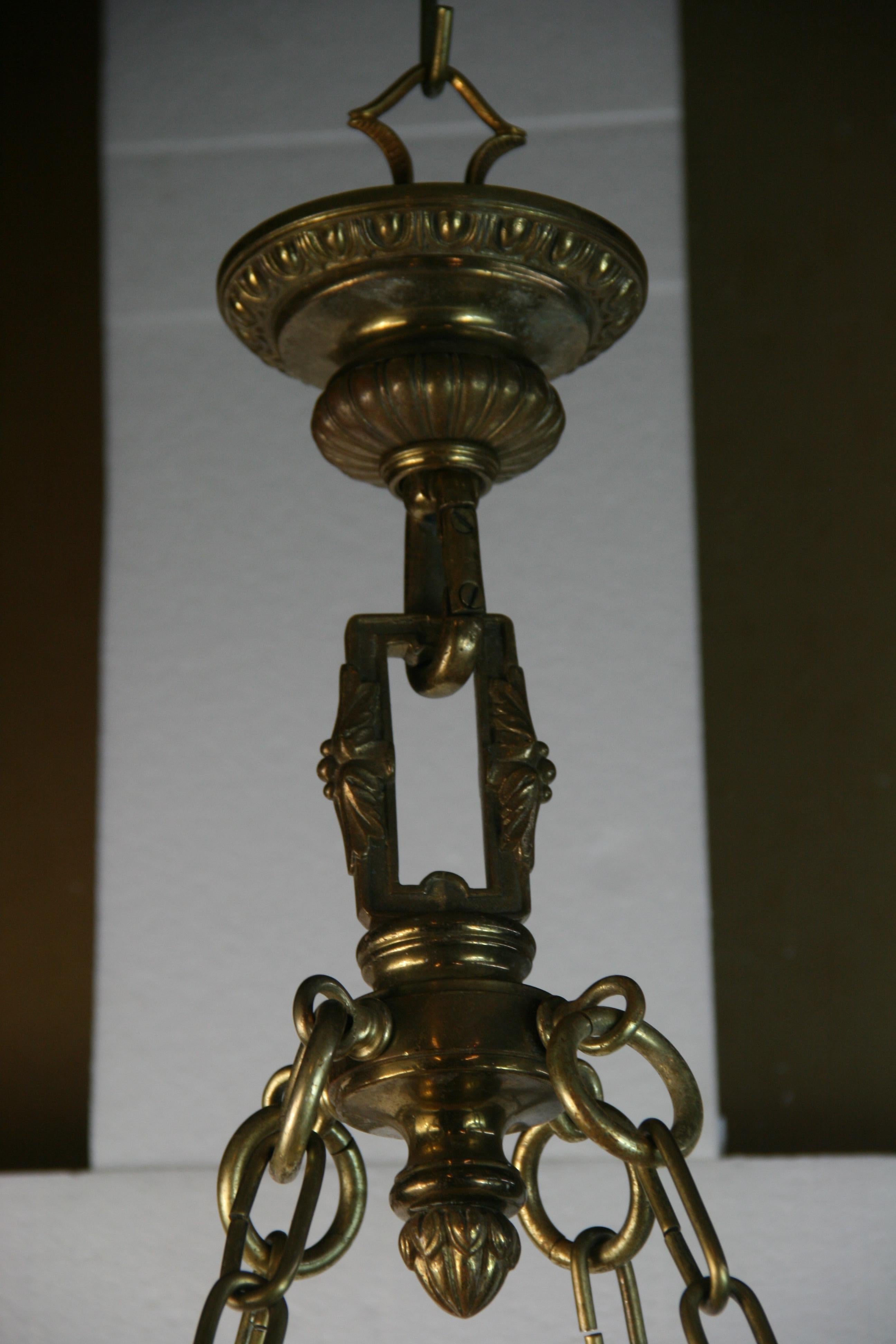 Antico lampadario italiano in alabastro e bronzo intagliato a mano In condizioni buone in vendita a Douglas Manor, NY