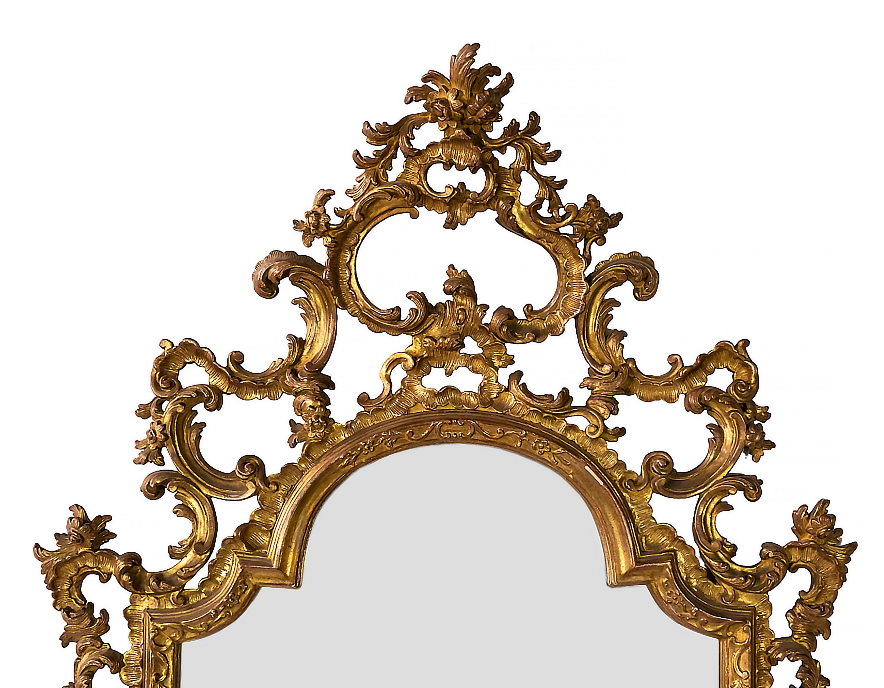 Italian baroque style hand-carved gilt wood wall mirror with faceted mirror edges.
Very good antique condition.





