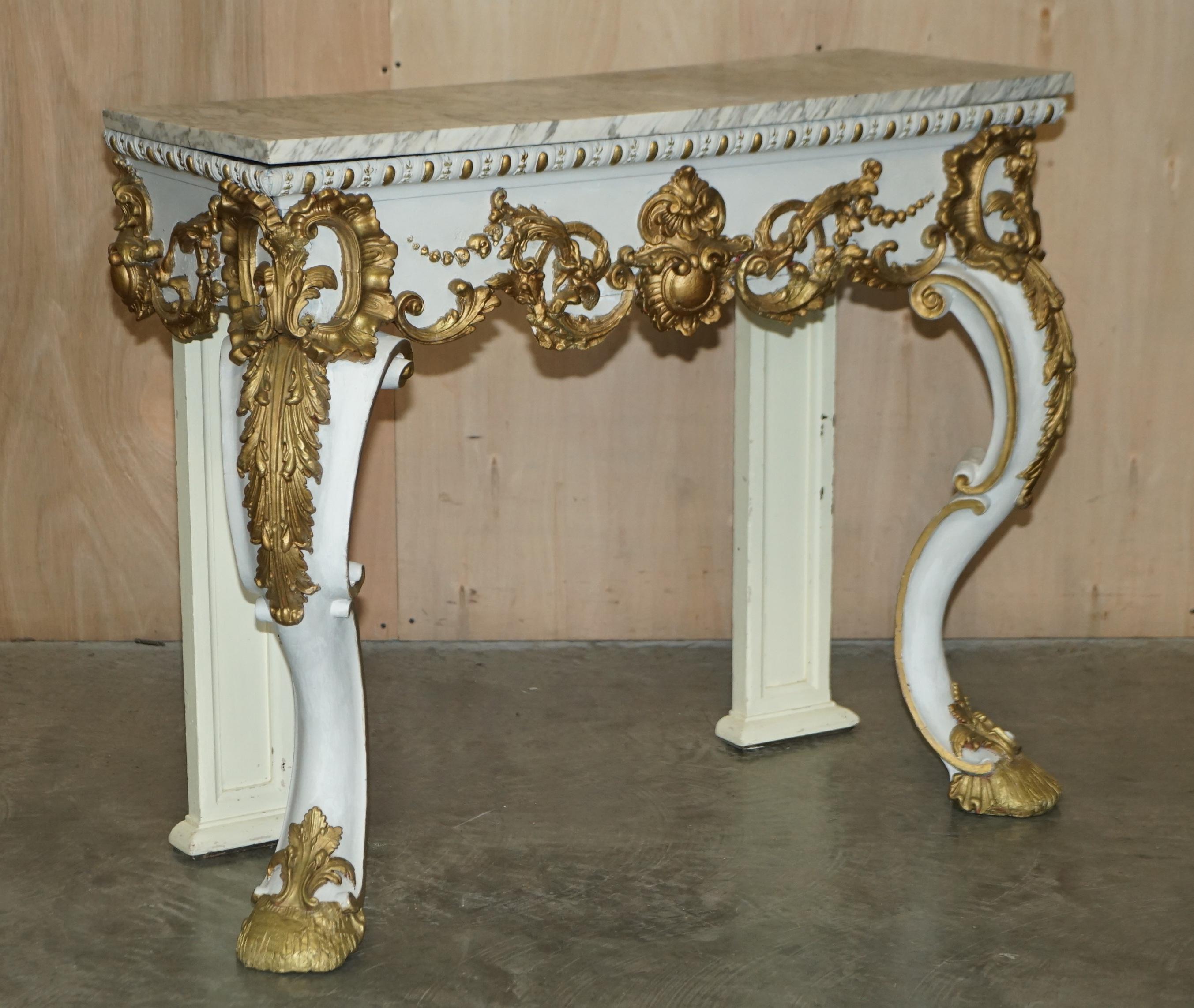Royal House Antiques

Royal House Antiques a le plaisir d'offrir à la vente cette belle table console italienne en bois doré avec dessus en marbre vers 1860 à Venise.

Veuillez noter que les frais de livraison indiqués ne sont qu'un guide, ils