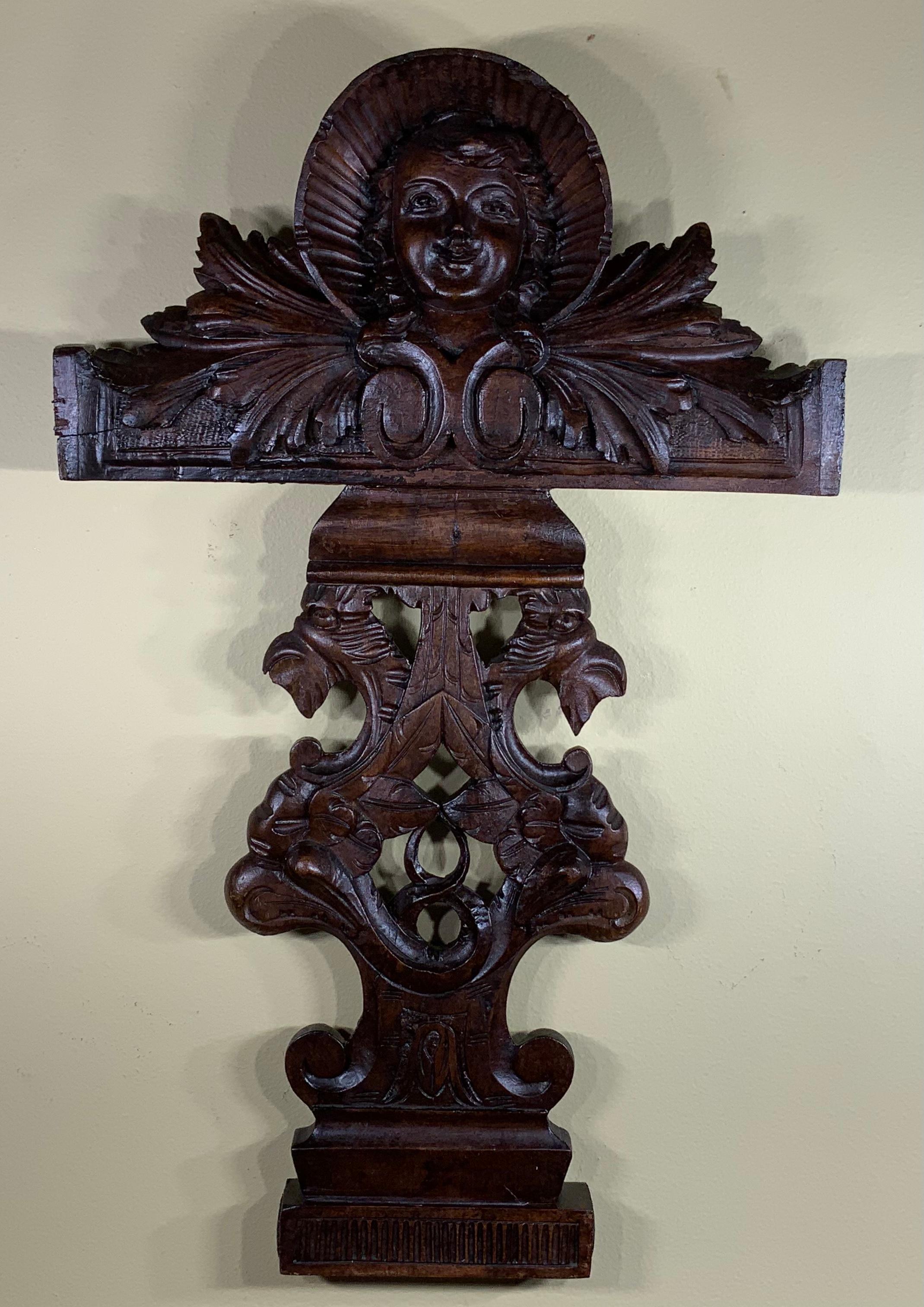 Antique Italian Hand Carving Wood Wall Hanging In Good Condition For Sale In Delray Beach, FL