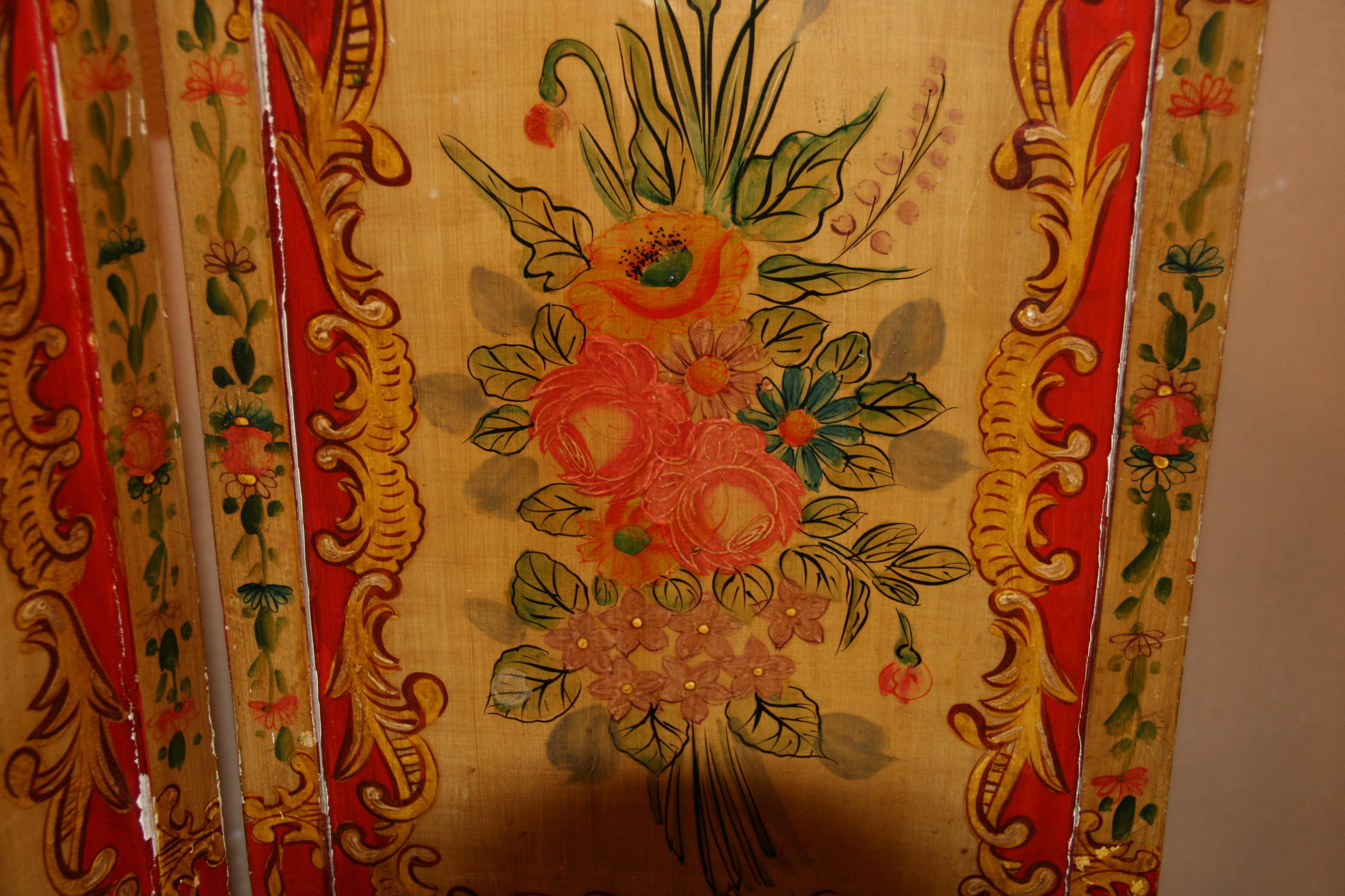 Antique Italian Hand Painted Two Sided Table Top Screen In Good Condition For Sale In Douglas Manor, NY