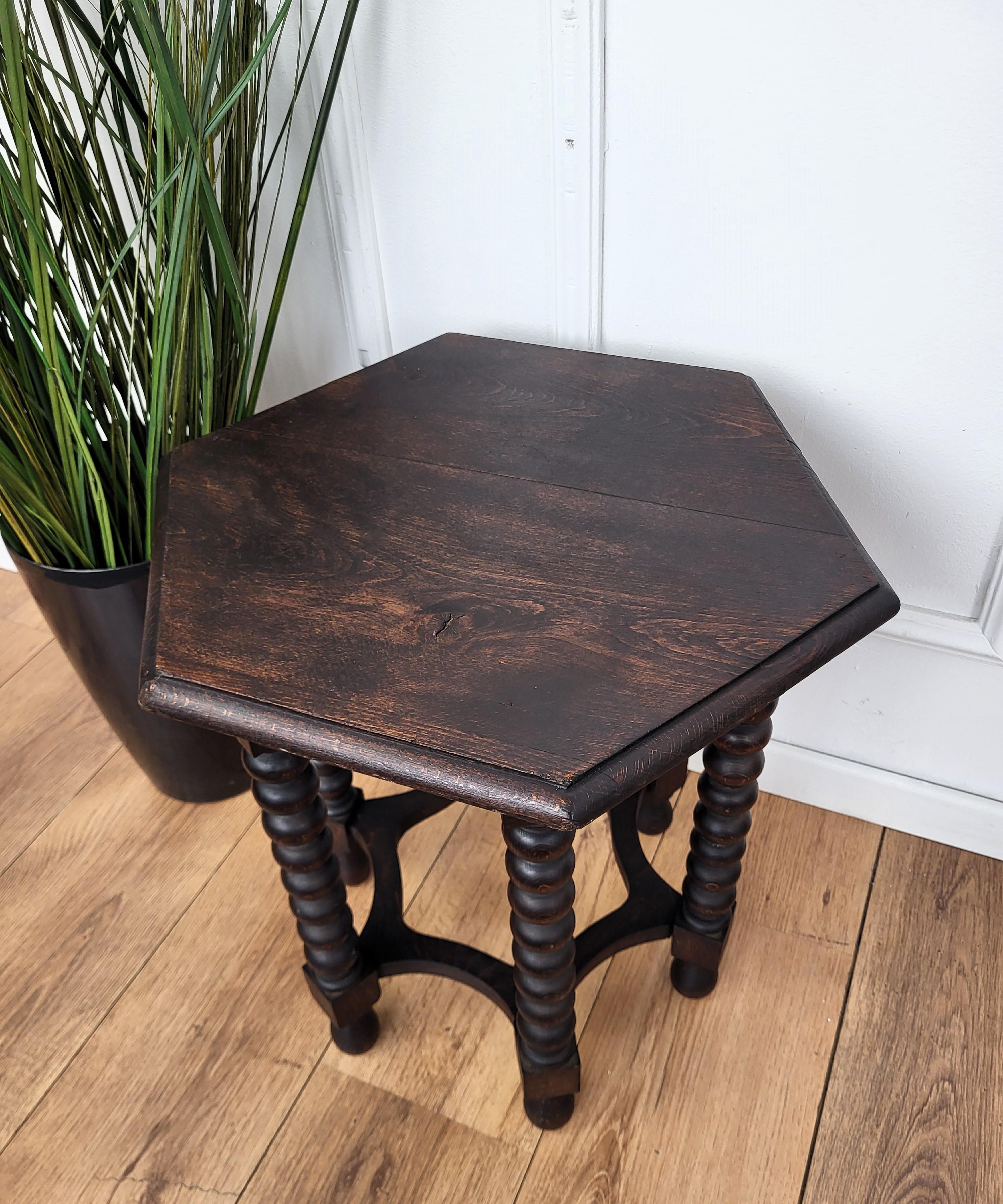 Antique Italian Hexagonal Black Walnut Side Table Stool with Bobbin Turned Legs In Good Condition For Sale In Carimate, Como