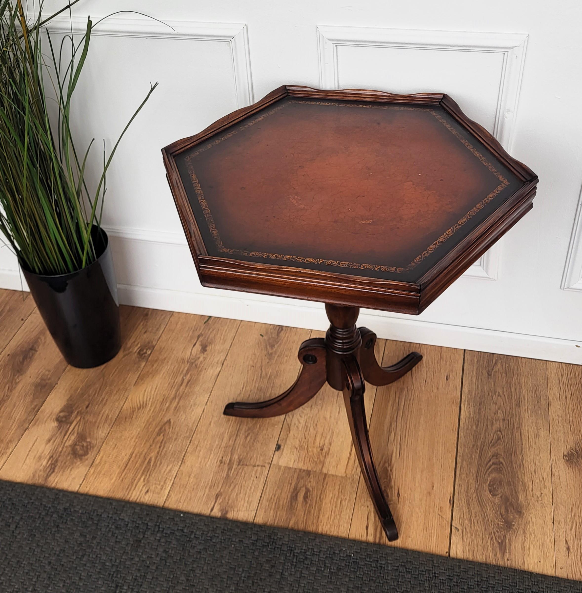 Antique Italian Hexagonal Walnut Side Table Gilt-Frame Leather and Tripod Legs In Good Condition For Sale In Carimate, Como