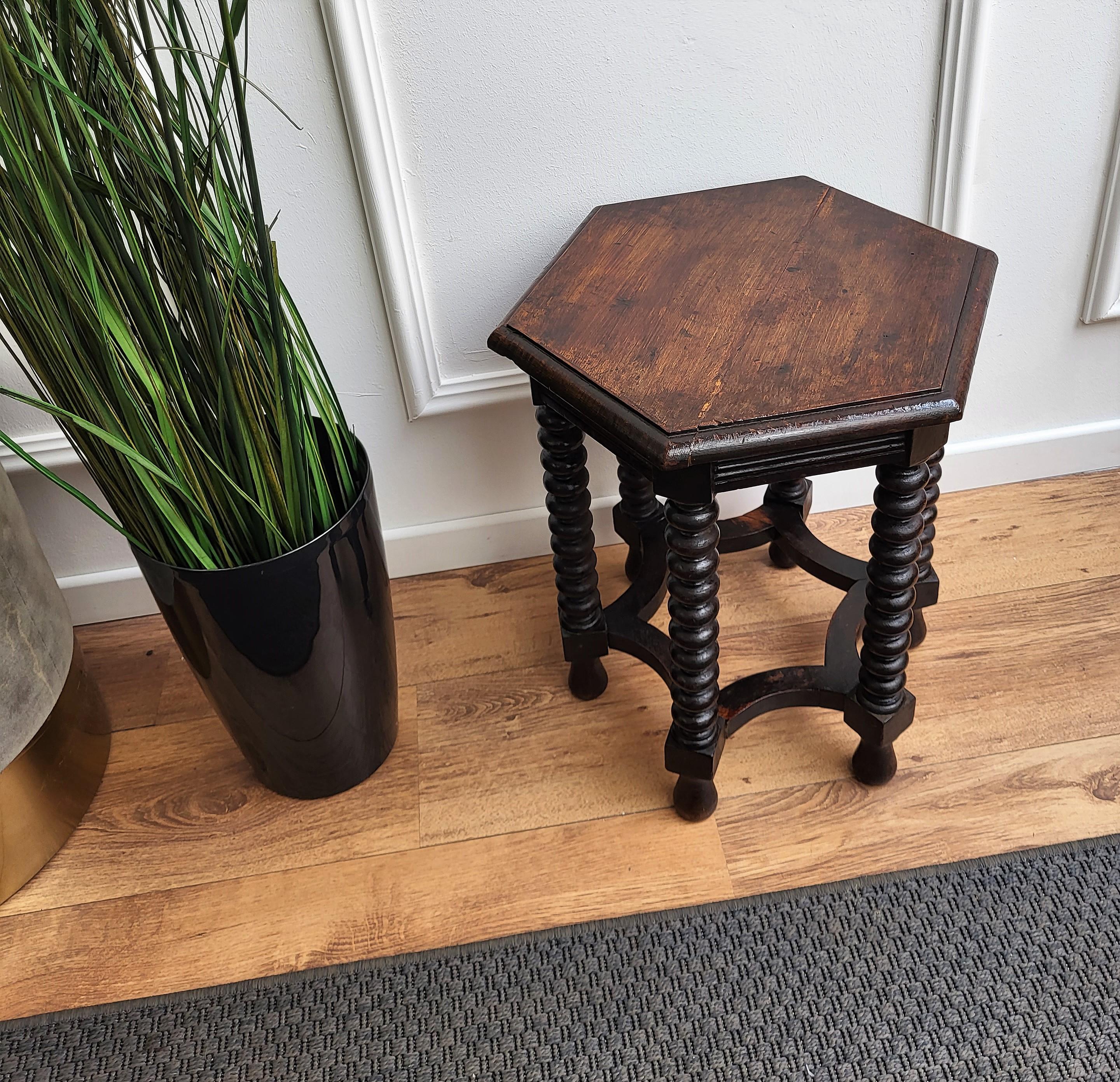 Antique Italian Hexagonal Walnut Side Table or Stool with Bobbin Turned Legs In Good Condition In Carimate, Como