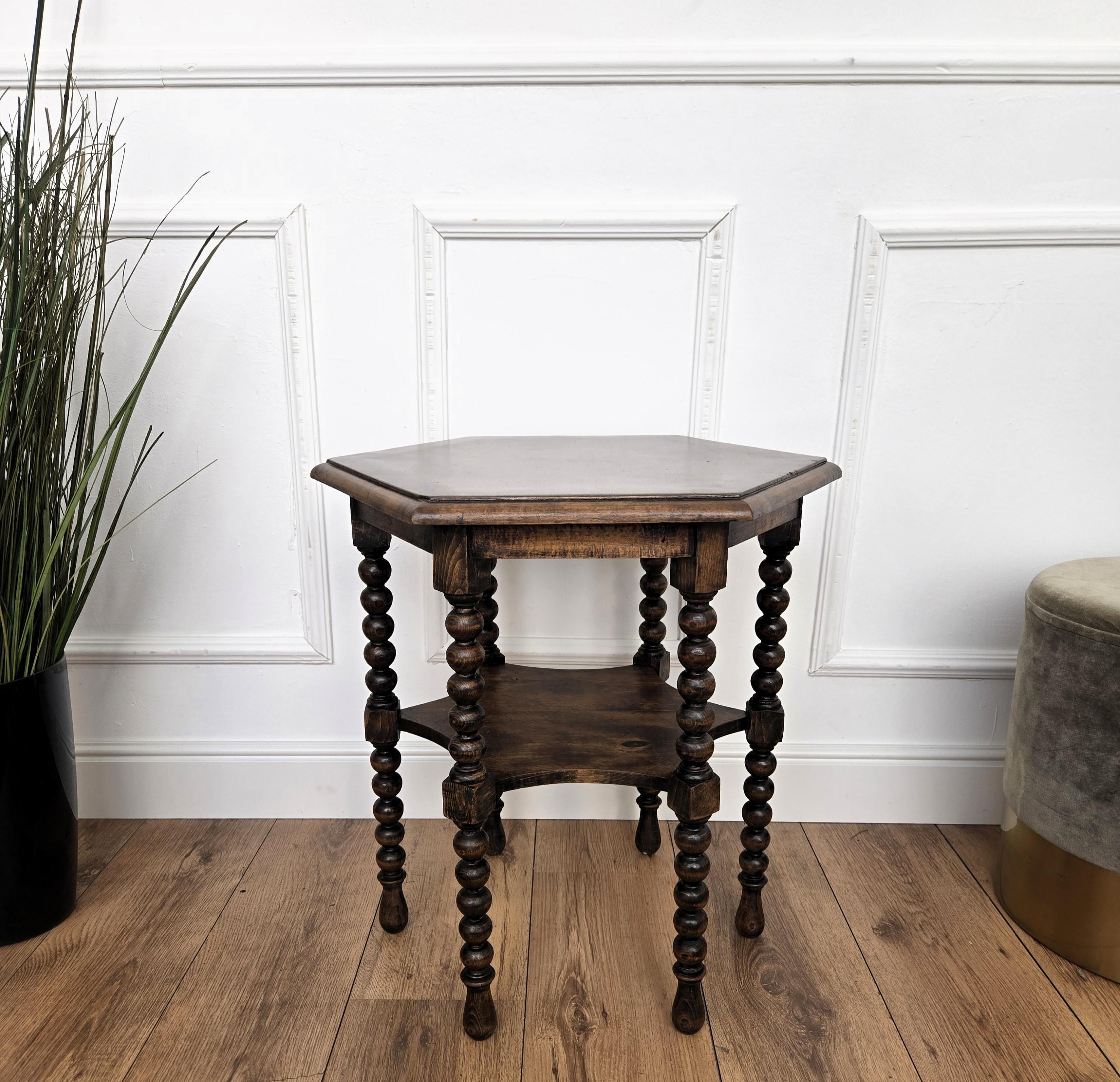 Antigua mesa auxiliar o taburete italiano hexagonal de nogal con patas torneadas de bolillo en Bueno estado para la venta en Carimate, Como