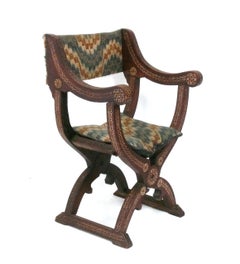 Antiker italienischer Savonarola-Stuhl mit Intarsien, neu gepolstert mit Stoff