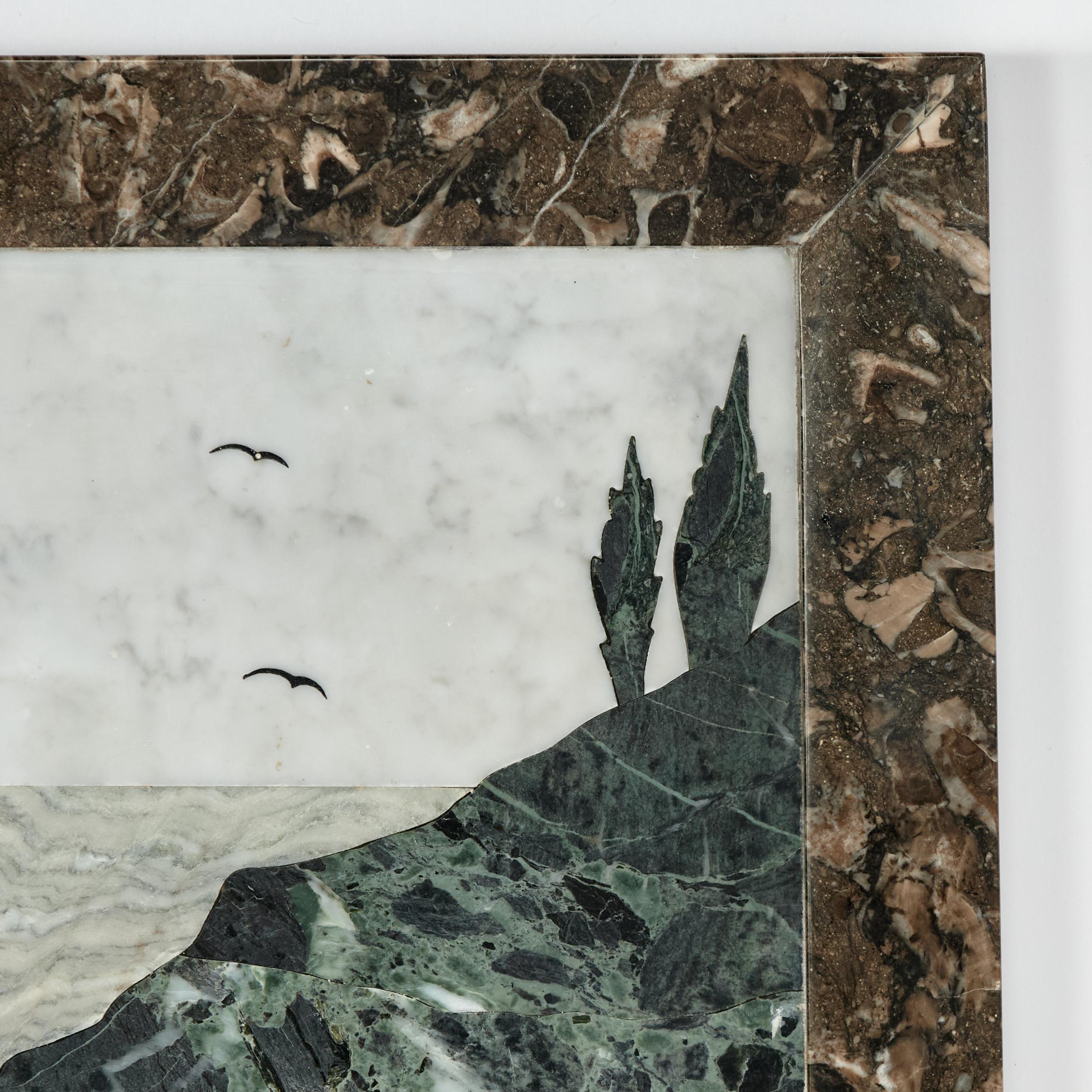 Antigua incrustación italiana de piedra o PIETRA DURA de un paisaje de bahía con faro Hecho a mano en venta