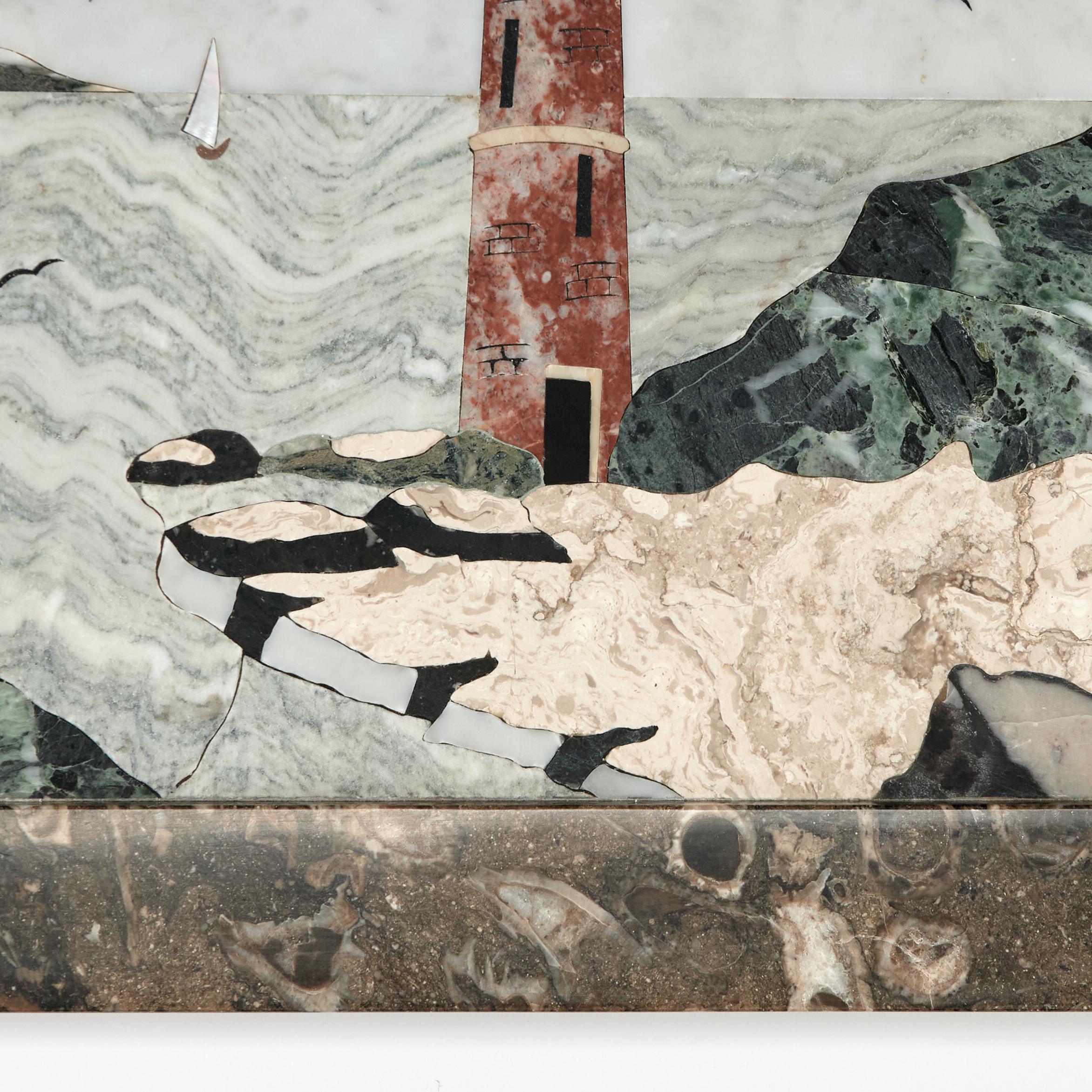 Antigua incrustación italiana de piedra o PIETRA DURA de un paisaje de bahía con faro siglo XX en venta