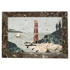 Antico quadro italiano in pietra intarsiata o in pietra dura raffigurante un paesaggio costiero con faro