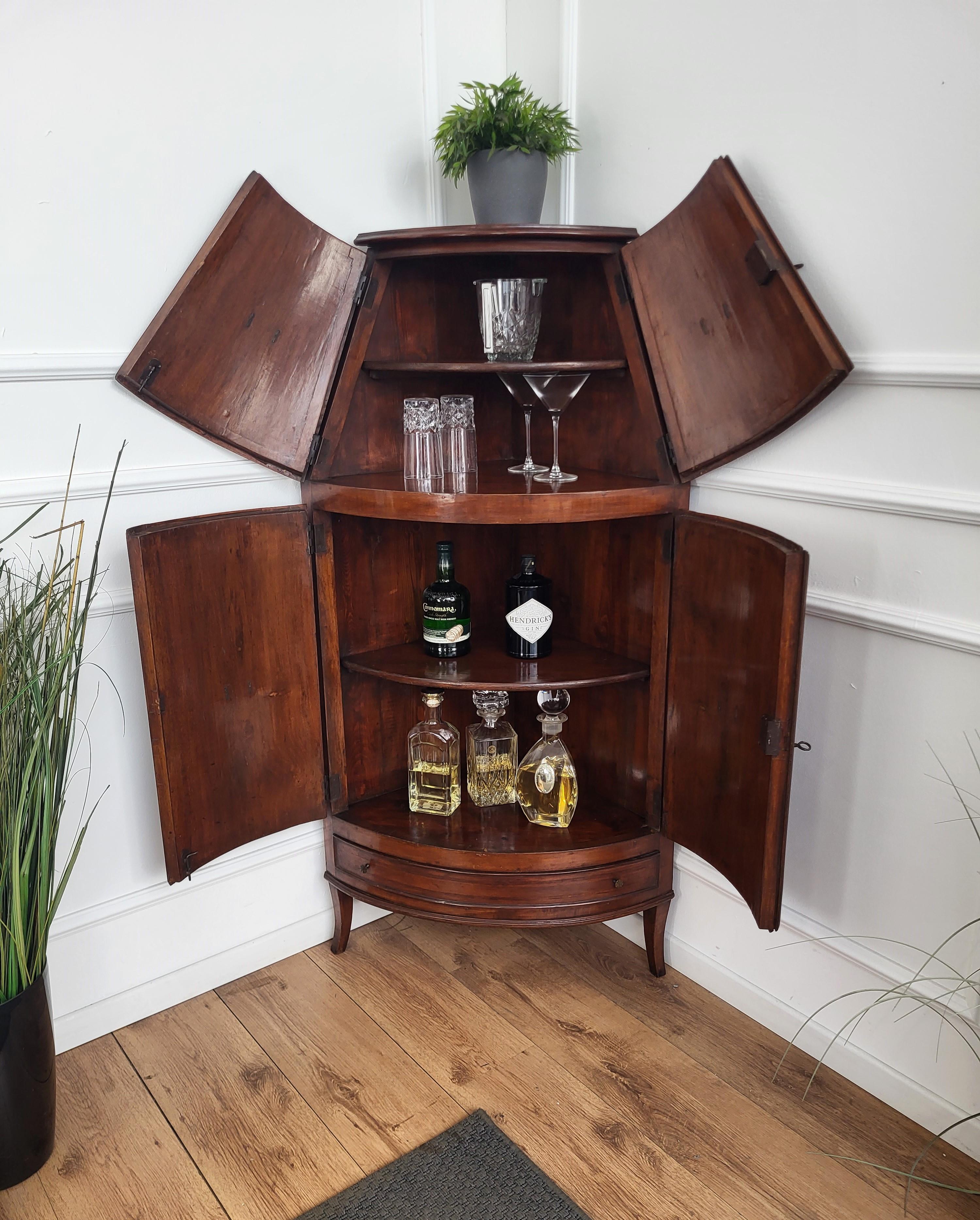 Antique Italian Inlay Walnut Wood Tall Bar Corner Cabinet Cupboard In Good Condition In Carimate, Como