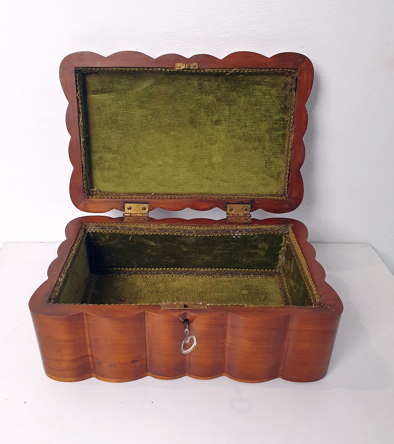 Walnut Antique Italian Jewelry Box circa 1880 For Sale