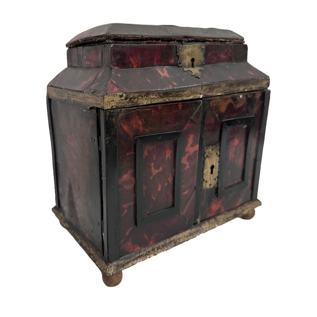 Antique Italian Jewelry Box In Good Condition For Sale In New York, NY