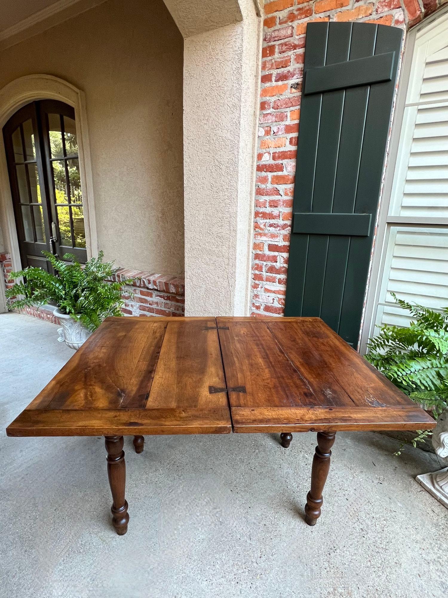 The Farm Antiques Italian Farm Table Island Walnut Flip Top Game Table circa1800 en vente 9