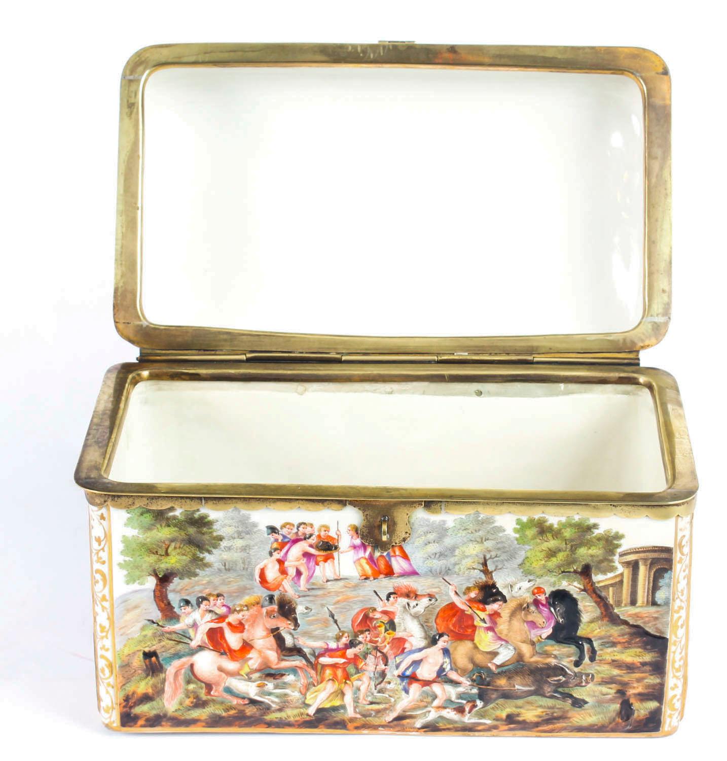 Antique Italian Capodimonte Porcelain Table Casket, 19th Century For Sale 8