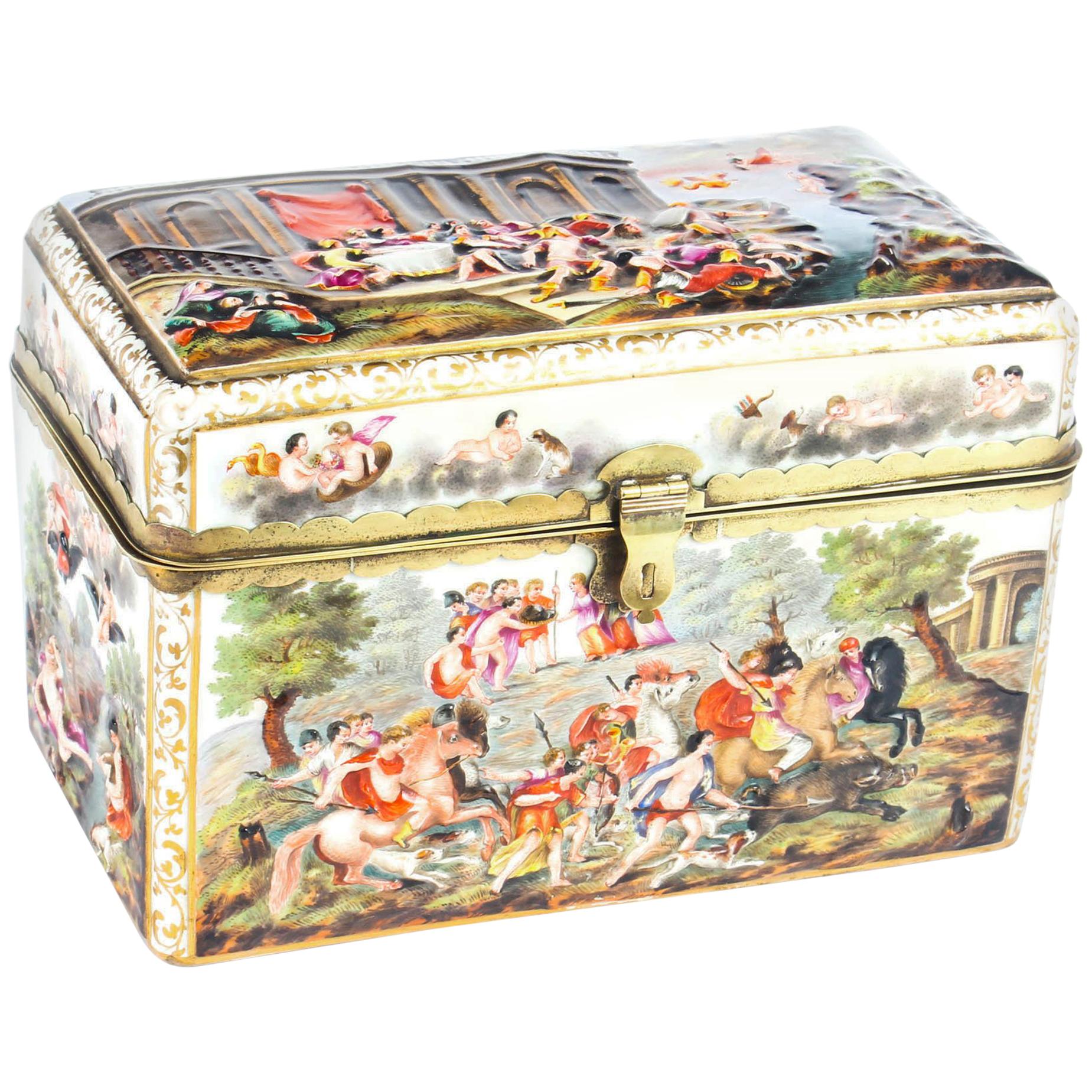 Antique Italian Capodimonte Porcelain Table Casket, 19th Century For Sale