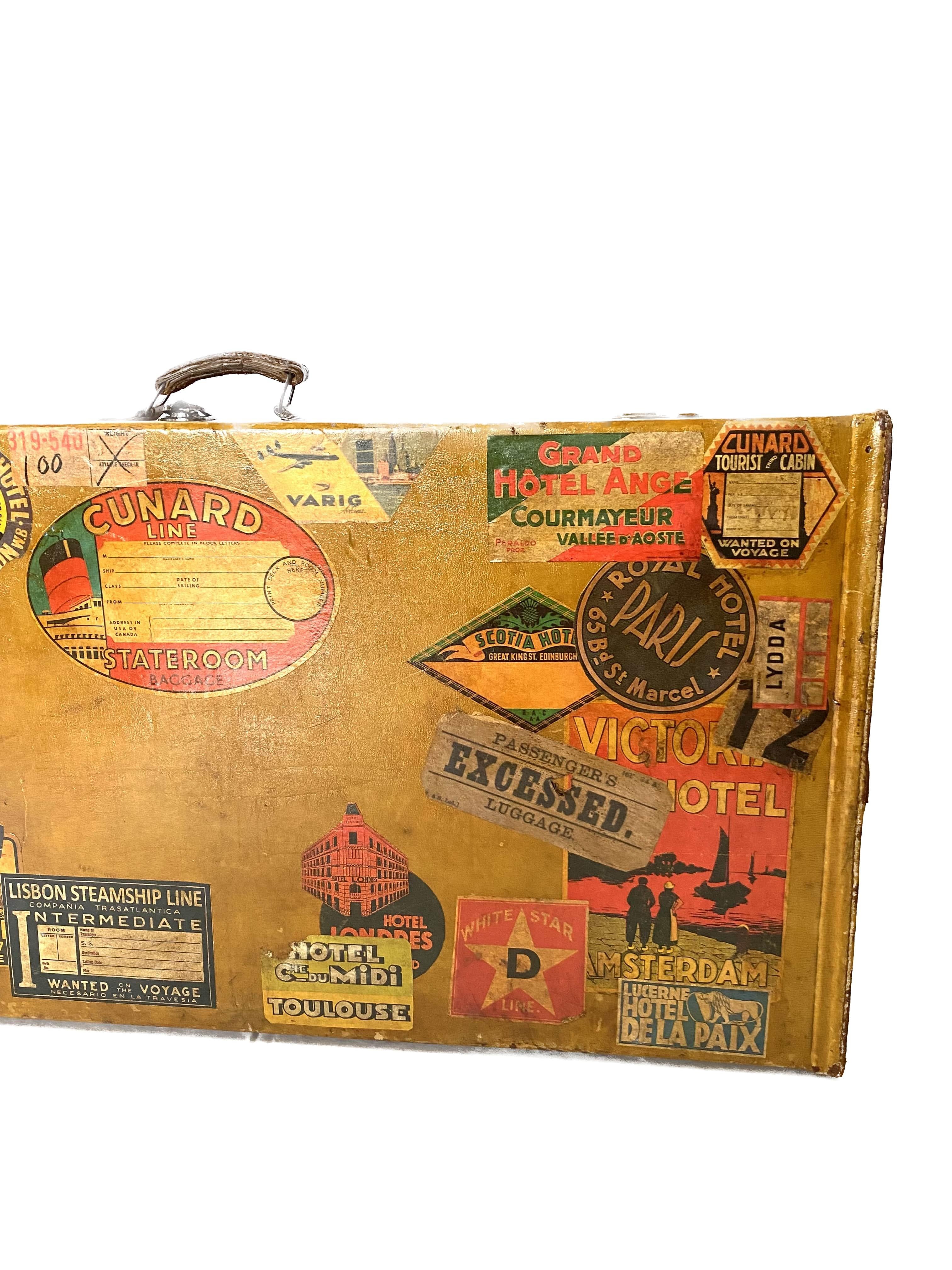 Bohemian Antique Italian Leather Travel Case, Early 20th Century For Sale