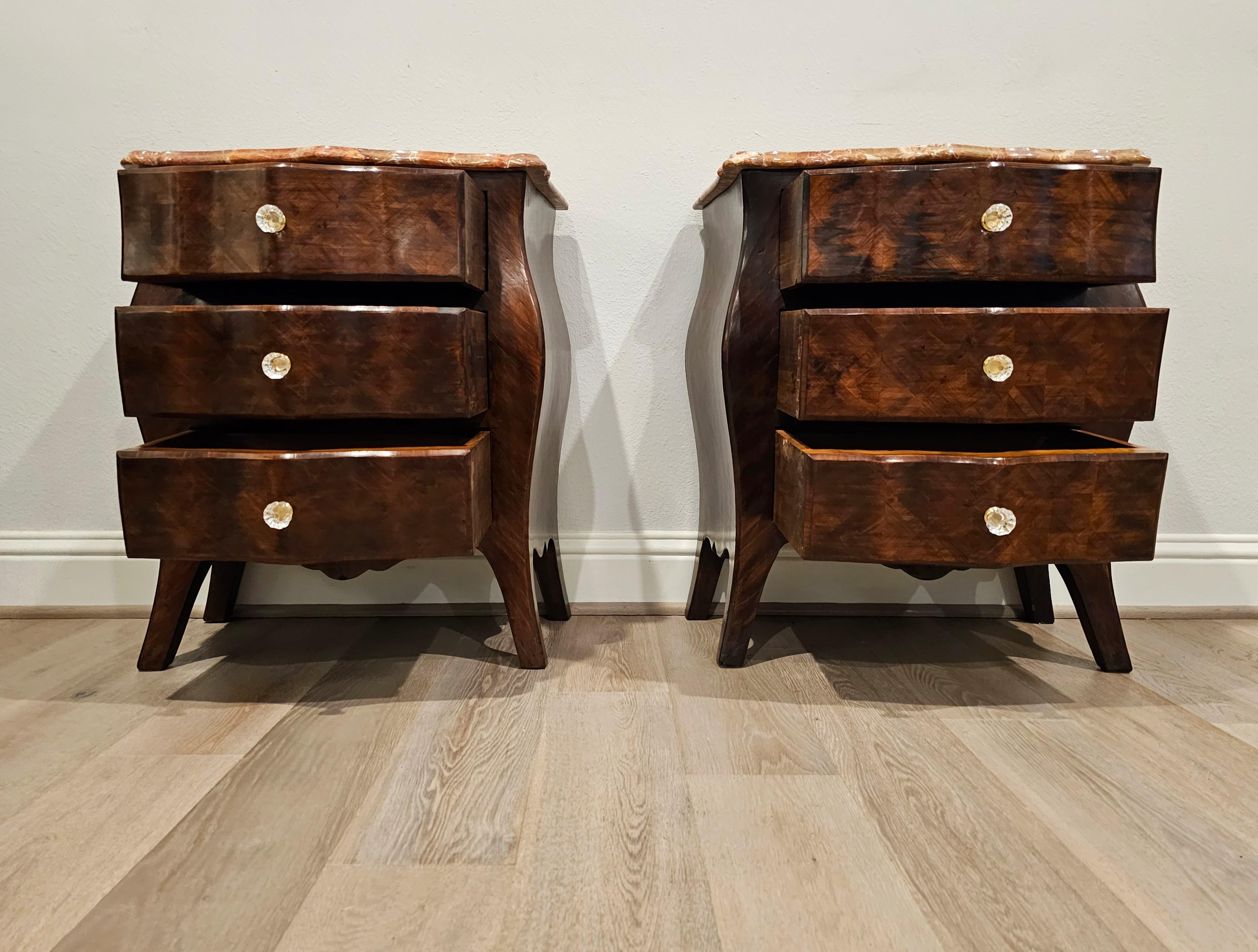 Antique Italian Louis XV Style Bombe Chest Of Drawers Nightstand Pair For Sale 11