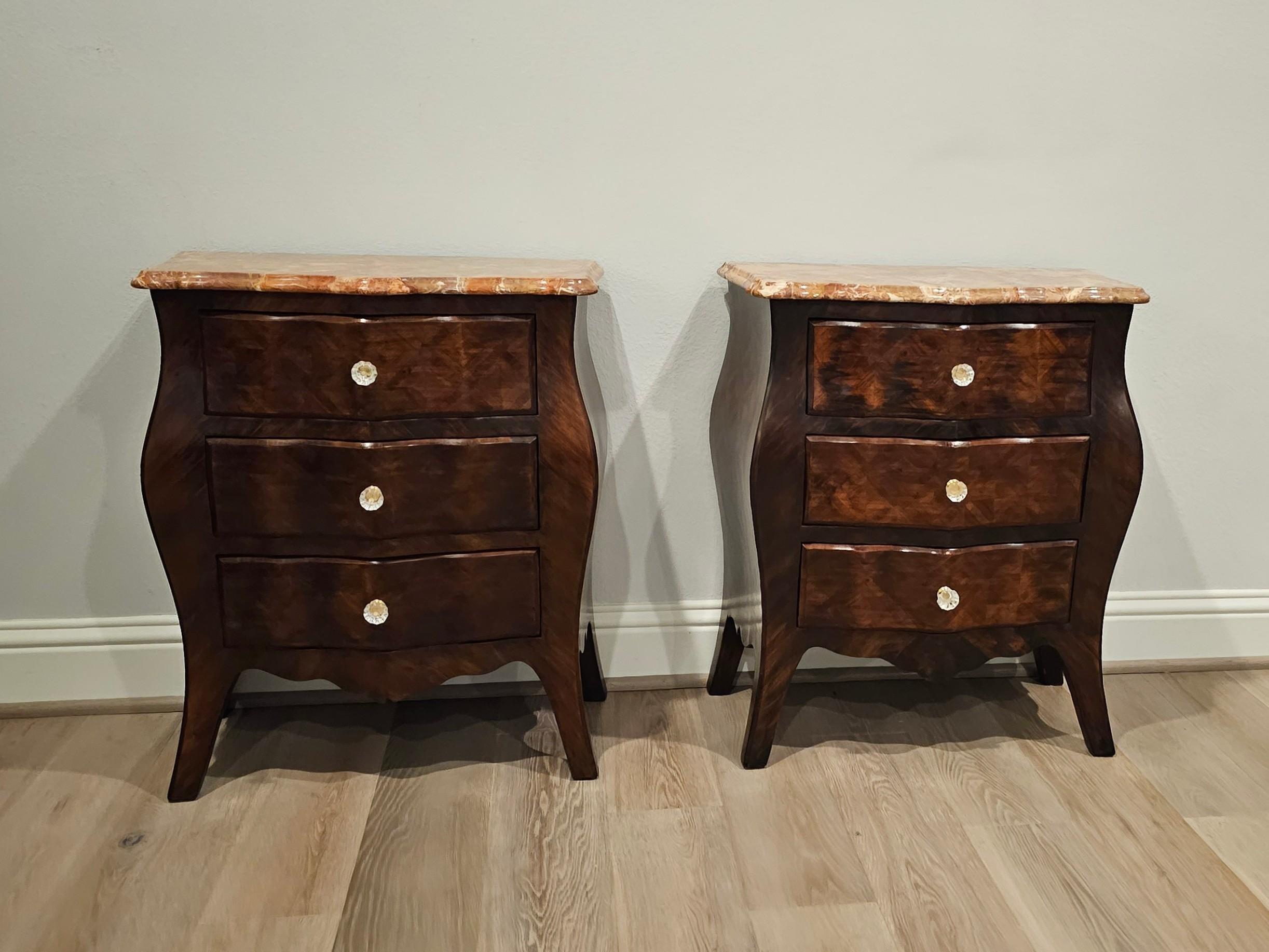 Cross-Banded Antique Italian Louis XV Style Bombe Chest Of Drawers Nightstand Pair For Sale
