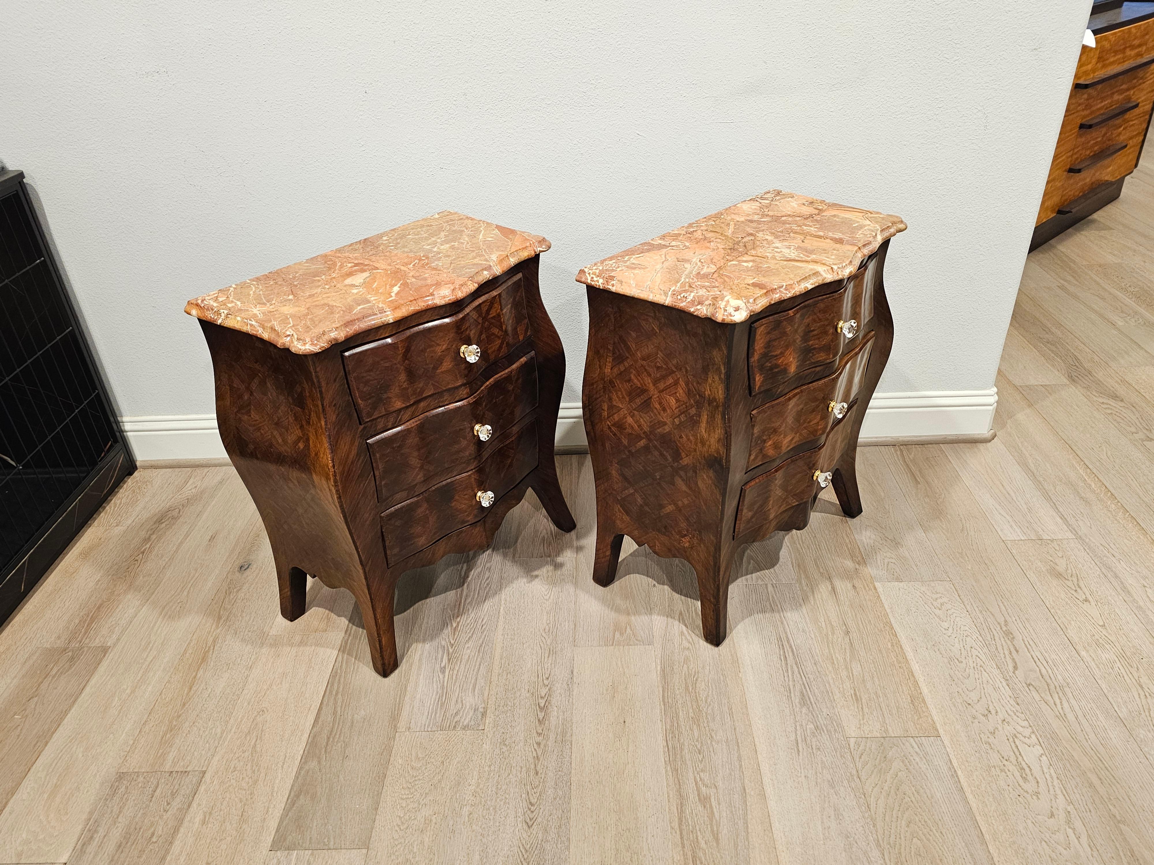 Antique Italian Louis XV Style Bombe Chest Of Drawers Nightstand Pair For Sale 1