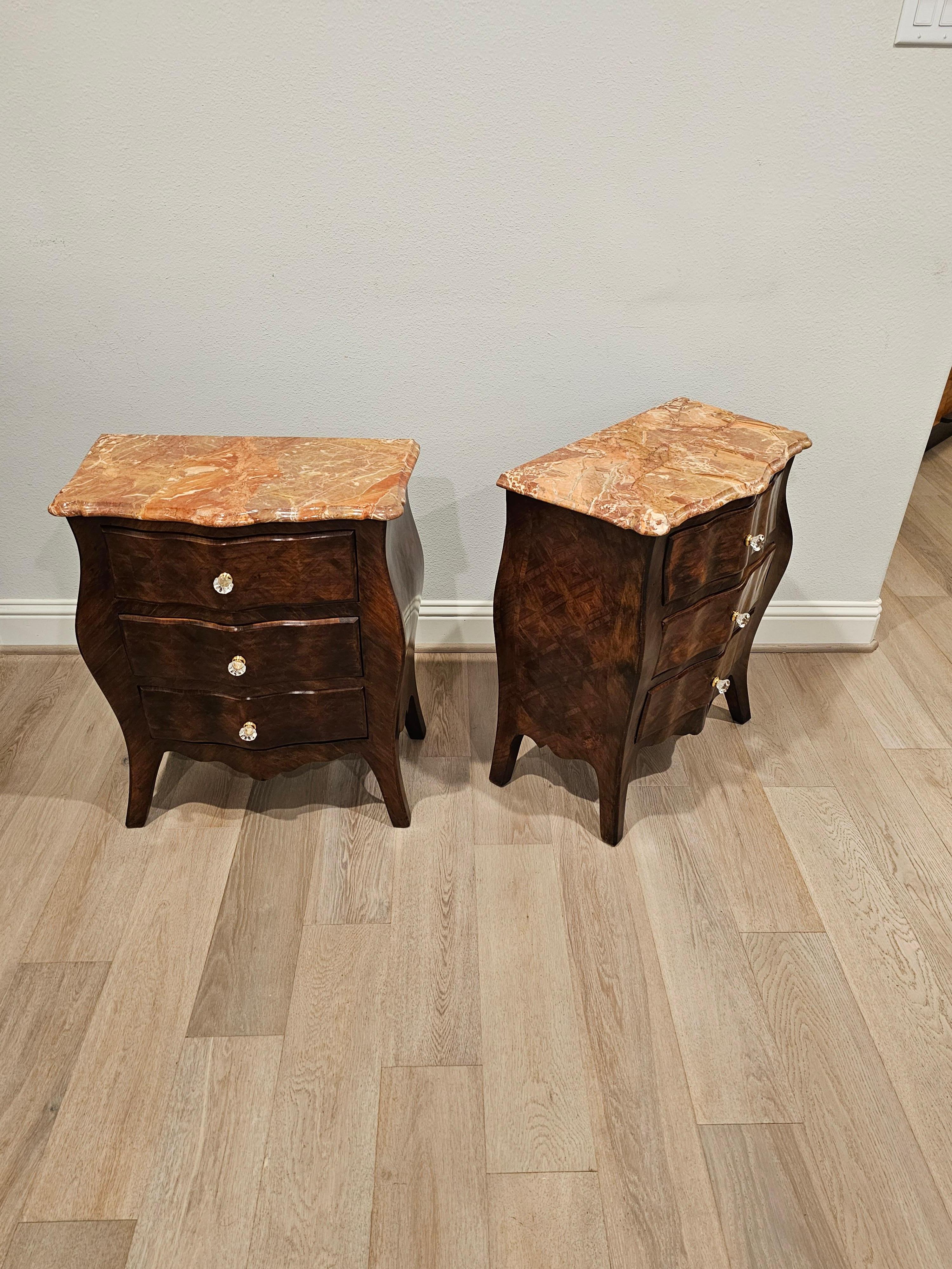 Antique Italian Louis XV Style Bombe Chest Of Drawers Nightstand Pair For Sale 2