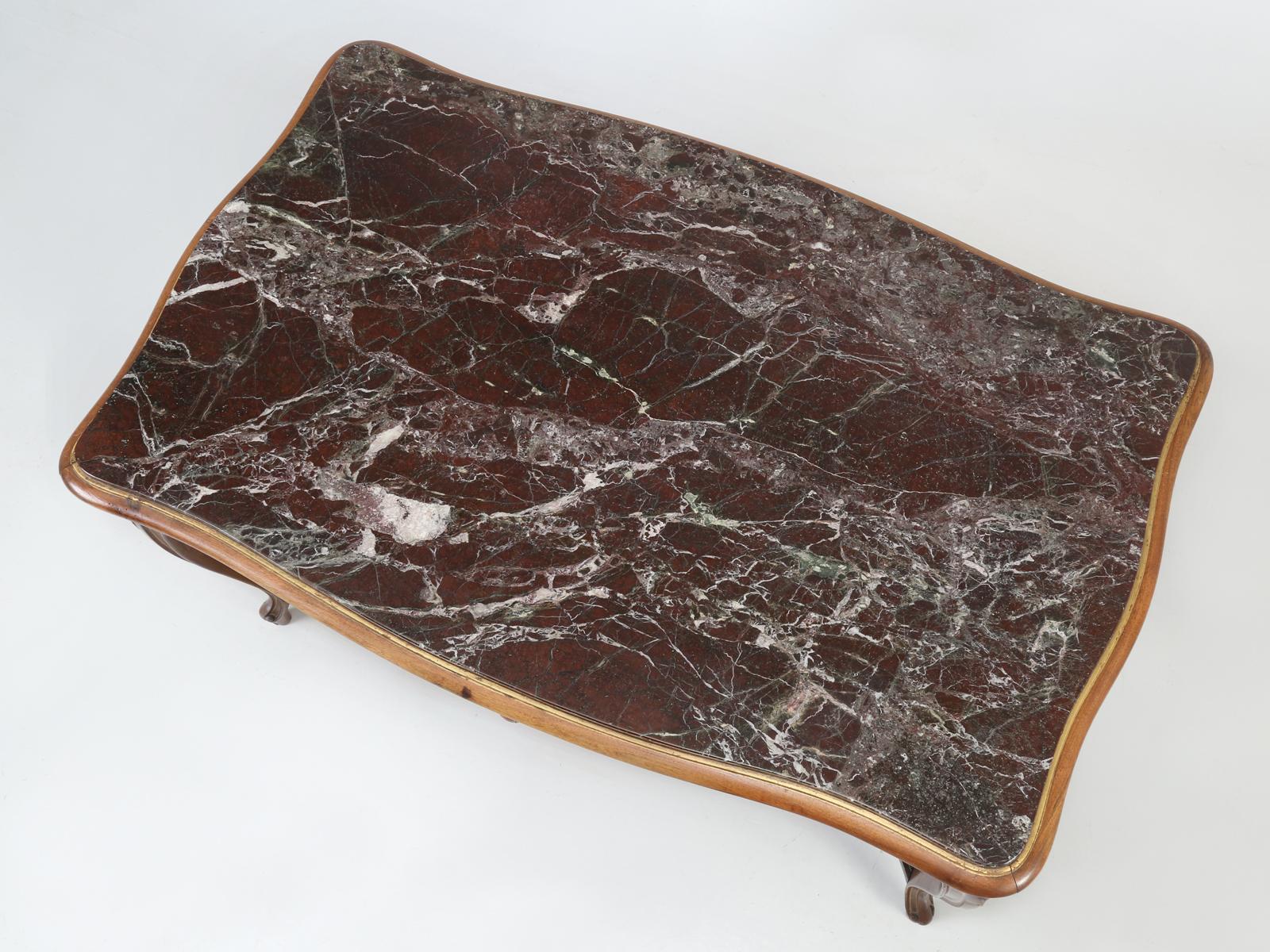 Antique Italian Louis XV dining table or parlor table, in an all original condition. There are a couple of cracks in the marble top, but they at first glance appear to be just the veining of the marble and you have to look twice to notice them.