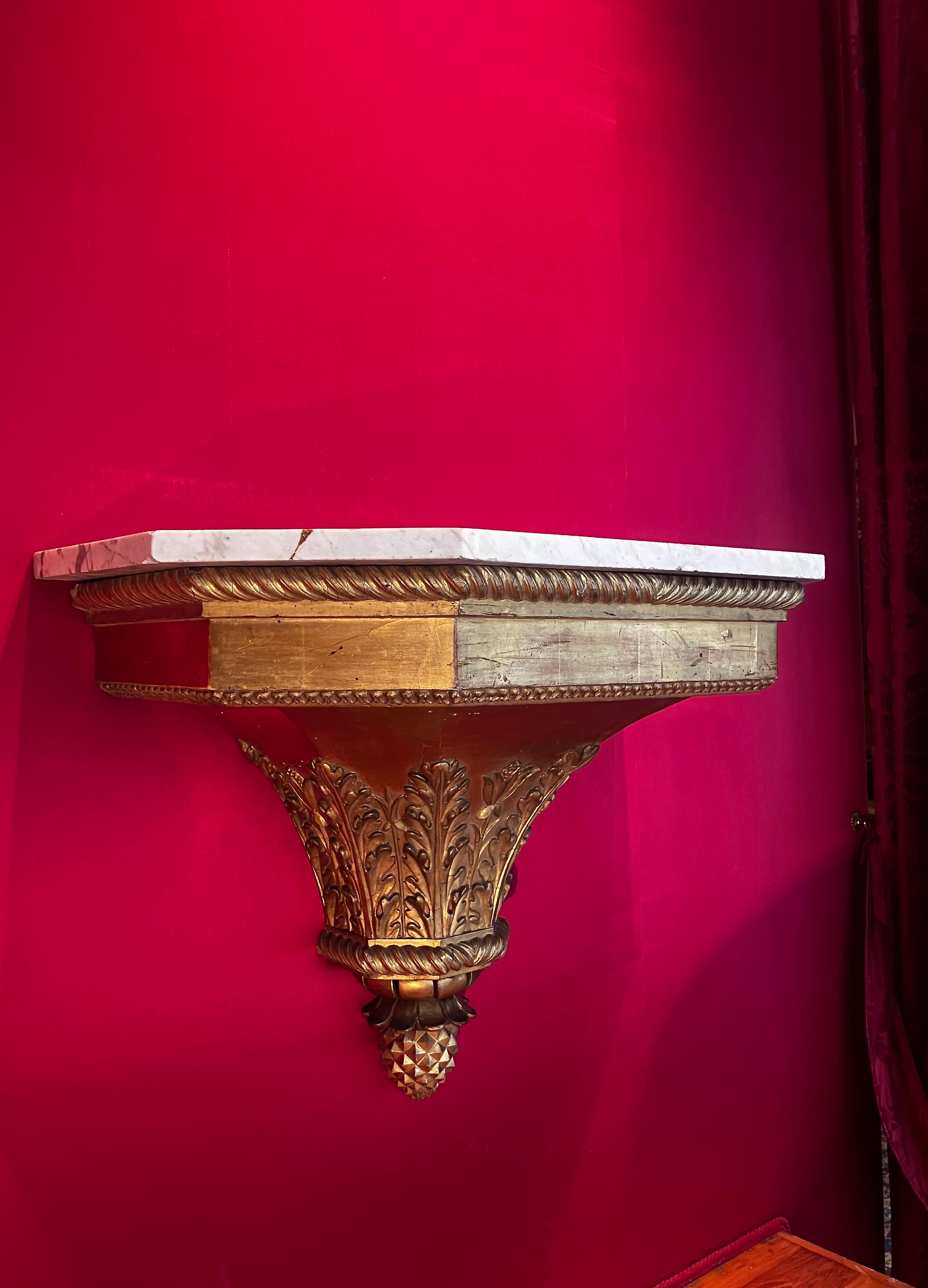 Antike italienische Louis XVI Hand geschnitzt und Giltwood Wand montiert Konsolen (Handgeschnitzt) im Angebot