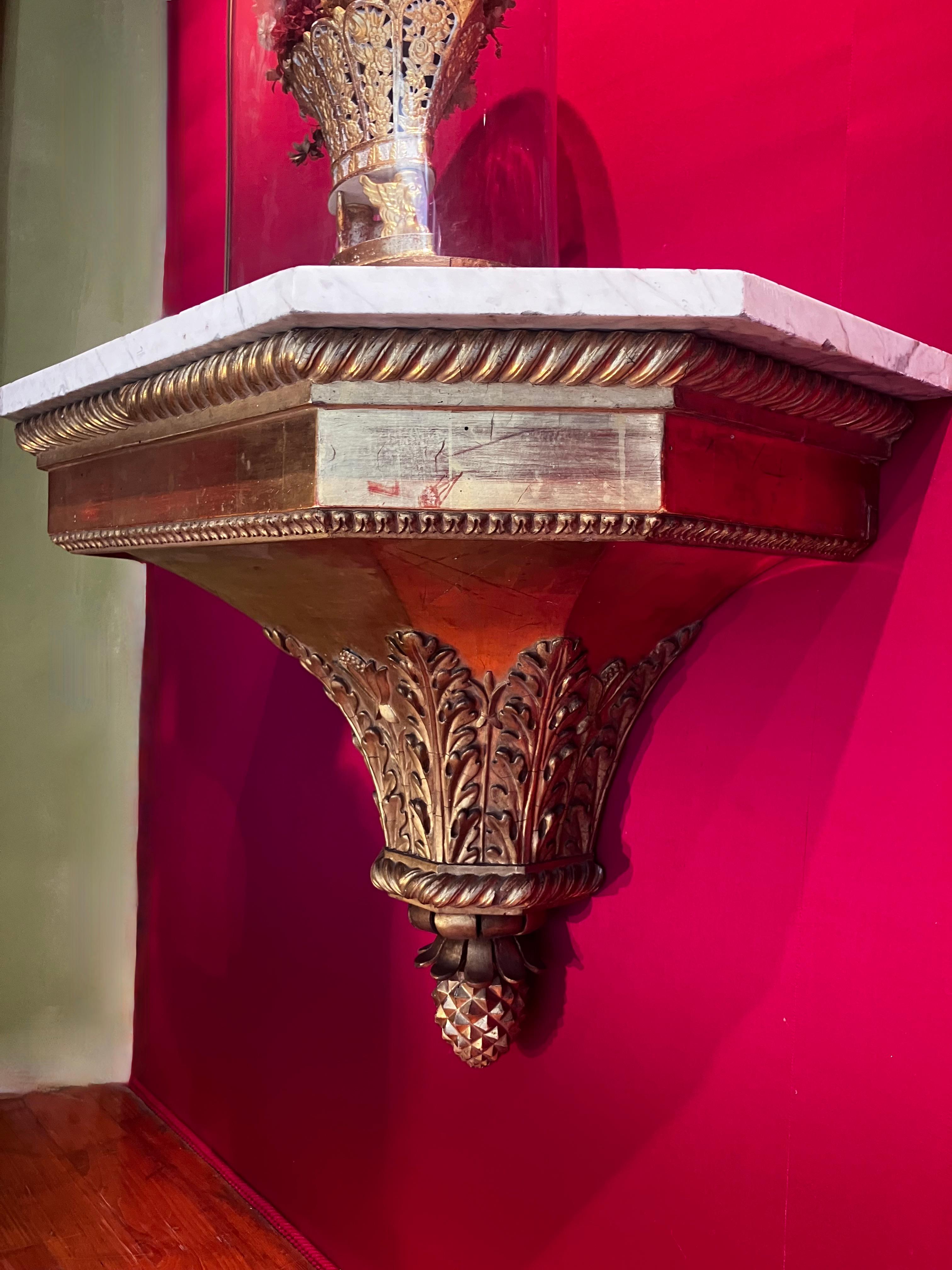 Antike italienische Louis XVI Hand geschnitzt und Giltwood Wand montiert Konsolen (18. Jahrhundert) im Angebot