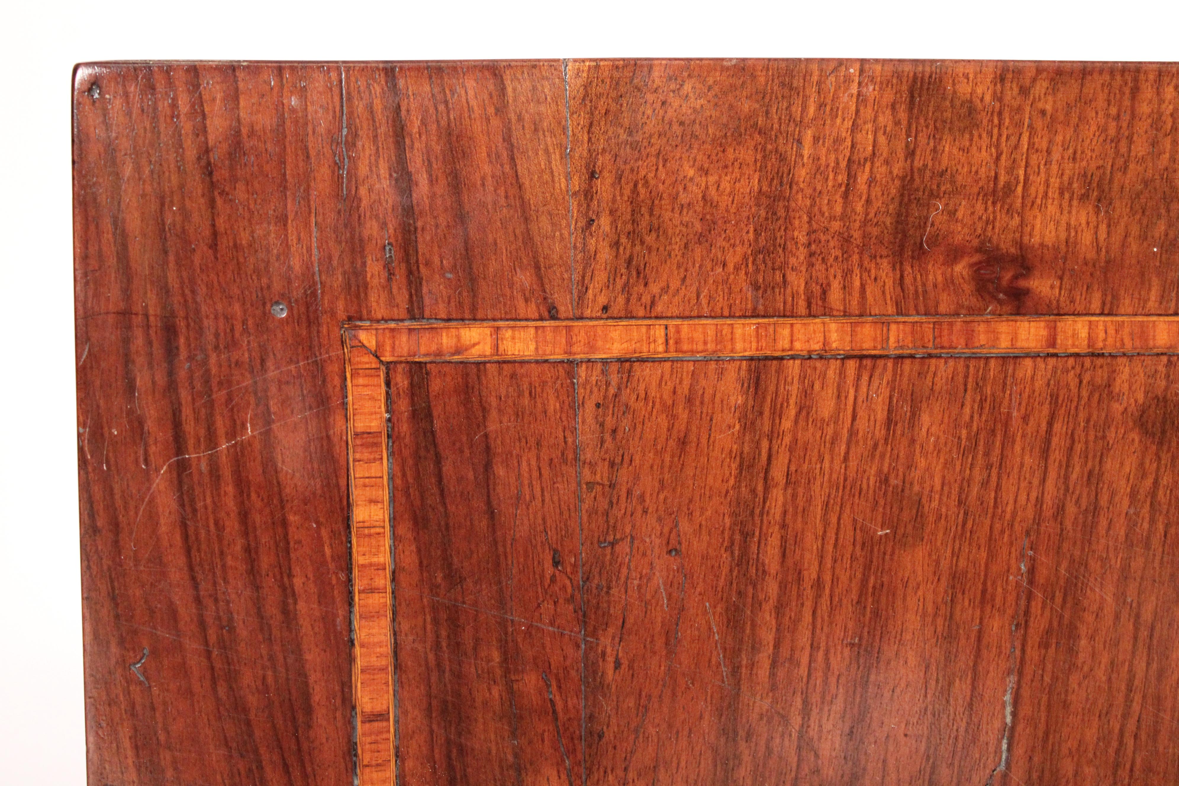 Ottone Antico cassettone italiano in stile Luigi XVI in legno di noce in vendita