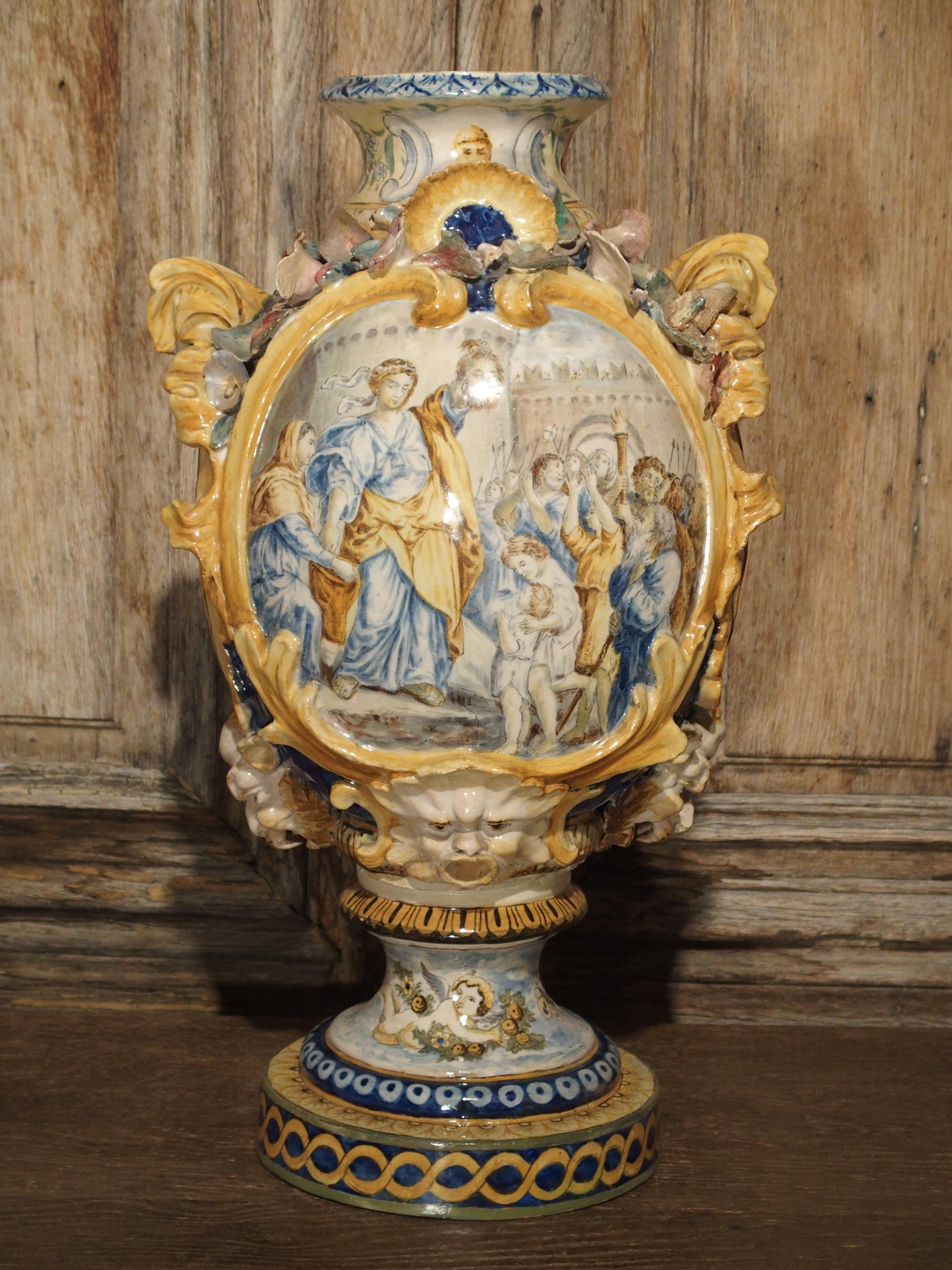 Antique Italian Majolica Vase, circa 1880 In Good Condition In Dallas, TX