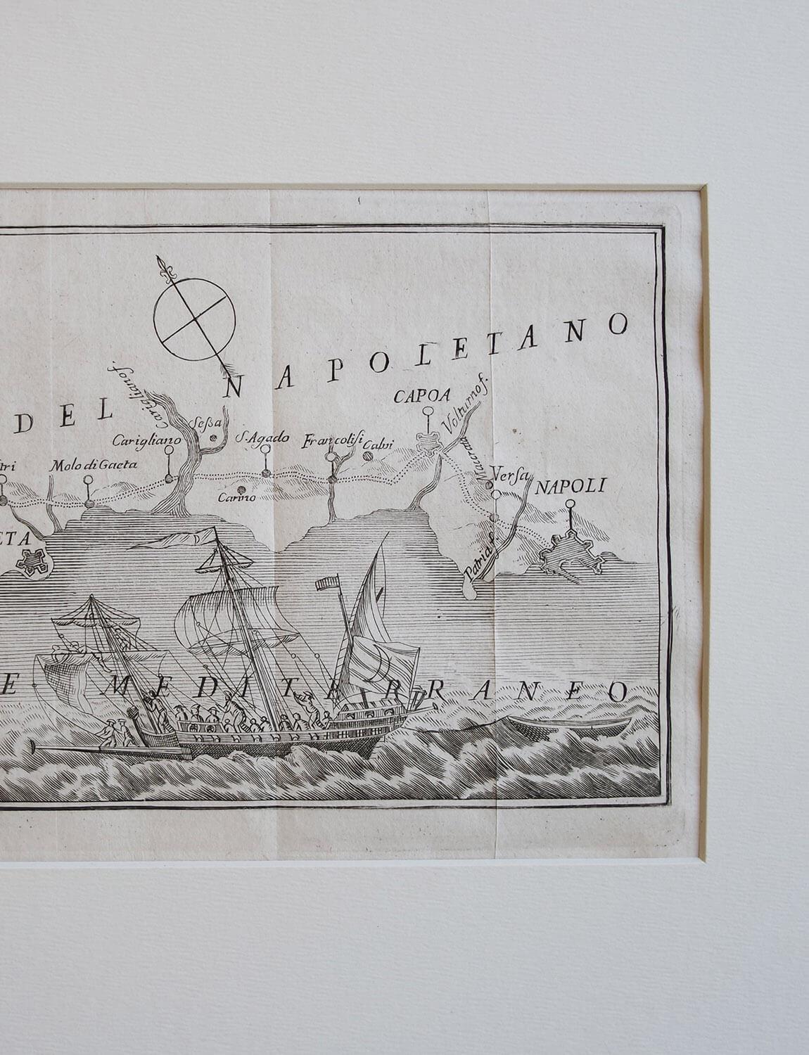 Une estampe originale de 1775 montrant une des premières cartes routières du voyage de Rome à Naples. Cette carte faisait partie d'une collection d'itinéraires de voyageurs publiée dans un ouvrage traduit sous le nom de  Direction des voyageurs en