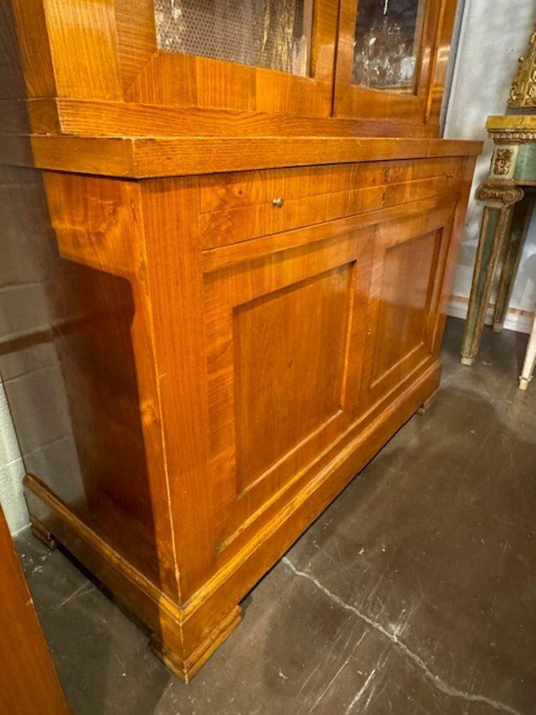 XX secolo Librerie antiche in stile transitorio in acero italiano in vendita