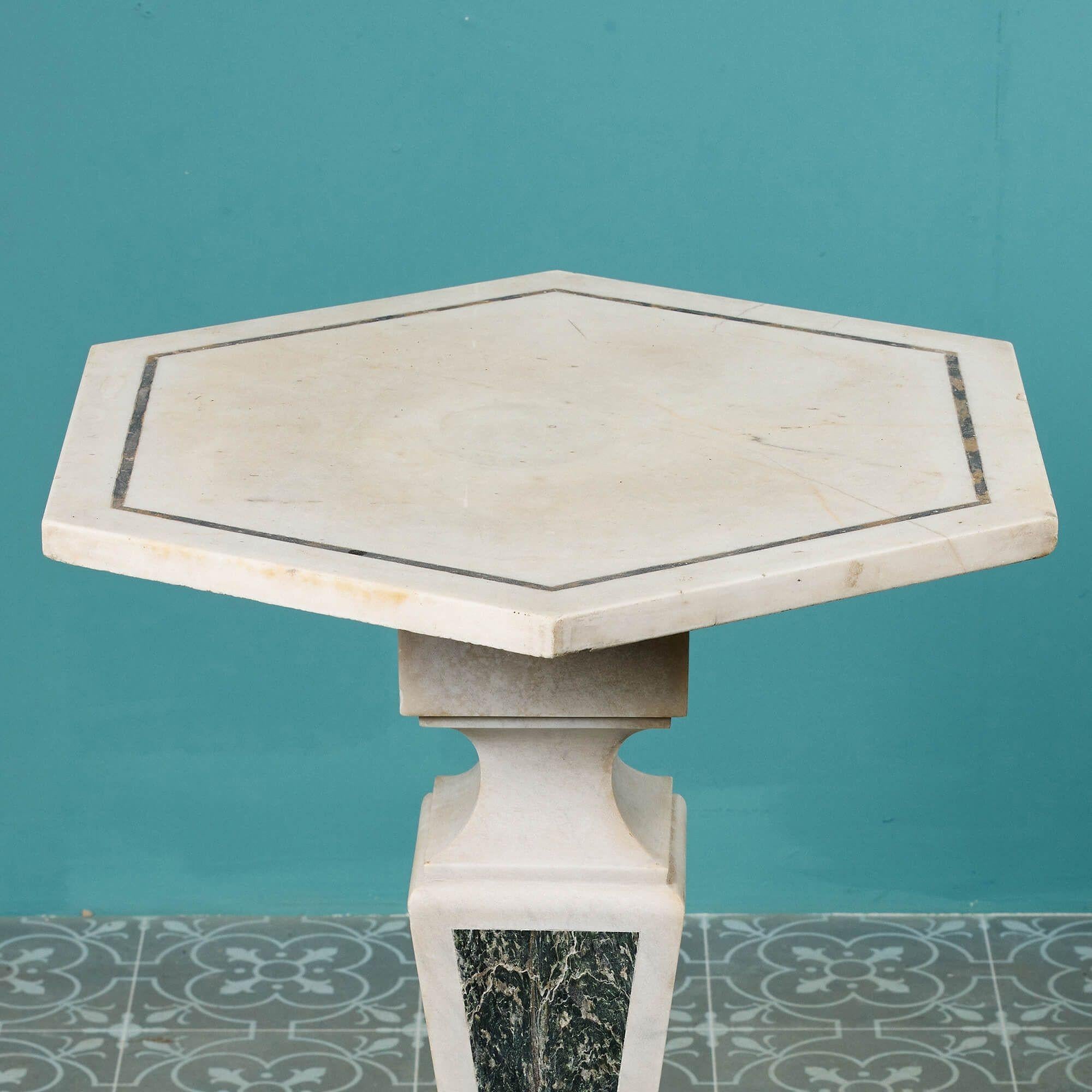 Antiker italienischer Marmor-Mitteltisch (19. Jahrhundert) im Angebot