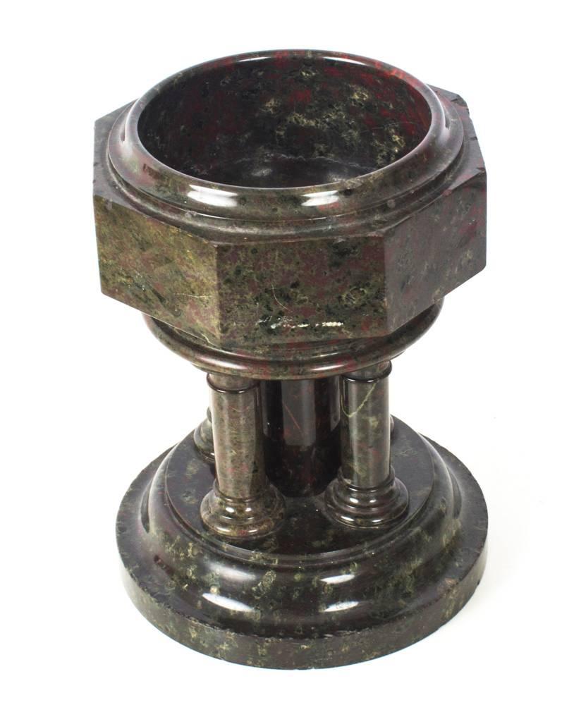 Antique fontaine à modèle serpentin en marbre de Cornouailles 19ème siècle Excellent état à London, GB