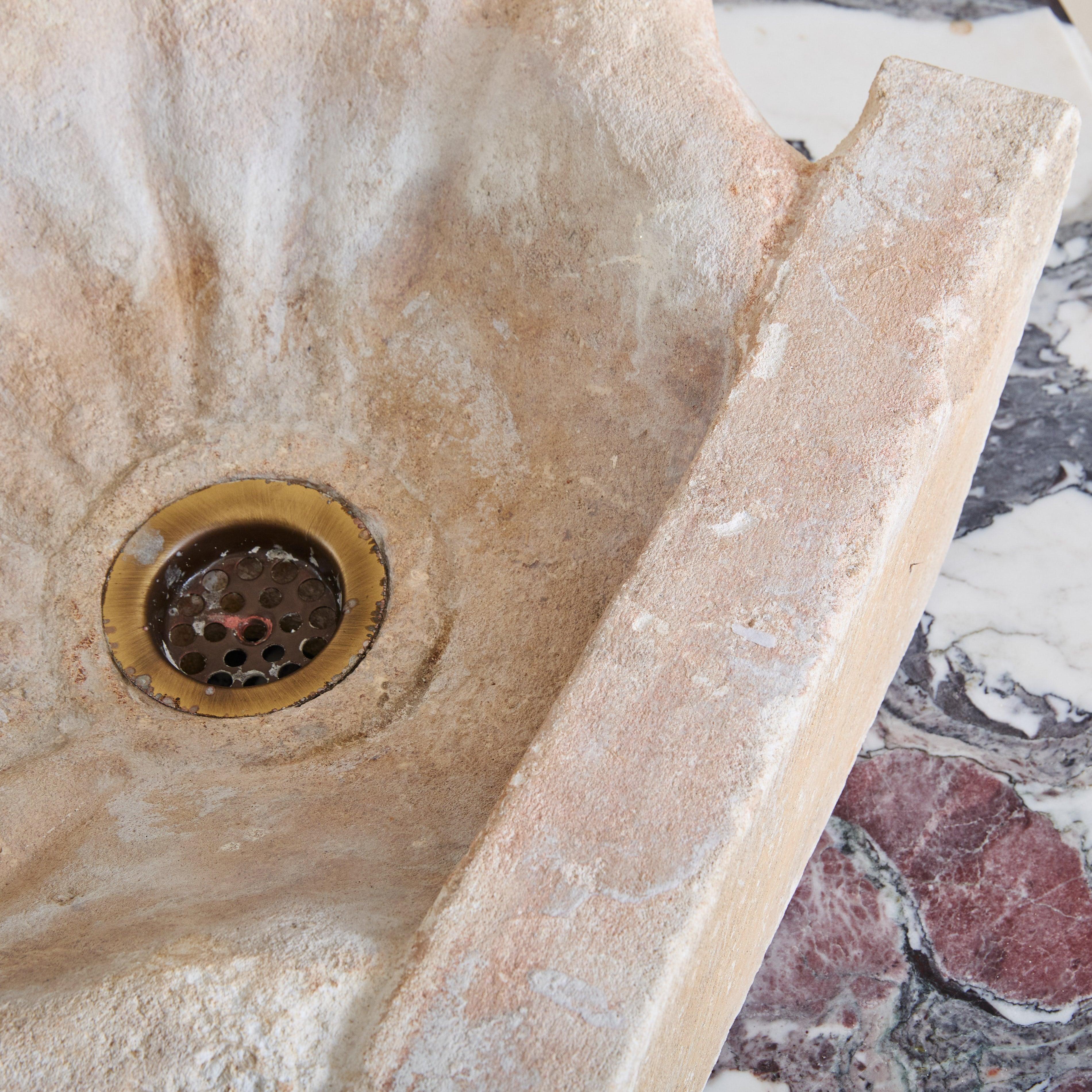 Antique Italian Marble Shell Sink, Mid-19th Century For Sale 3