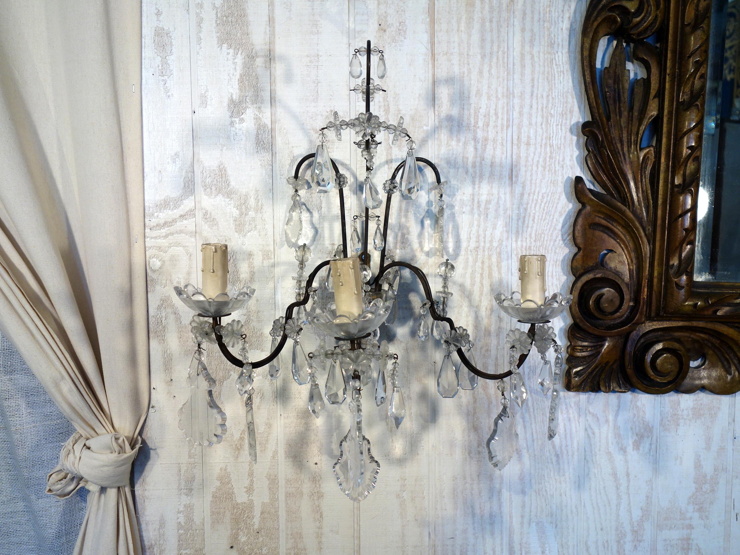 Antike italienische Maria Theresia Barock Stil geschliffenes Glas 3 Kerze Sconce Paar, 1910 im Angebot 1
