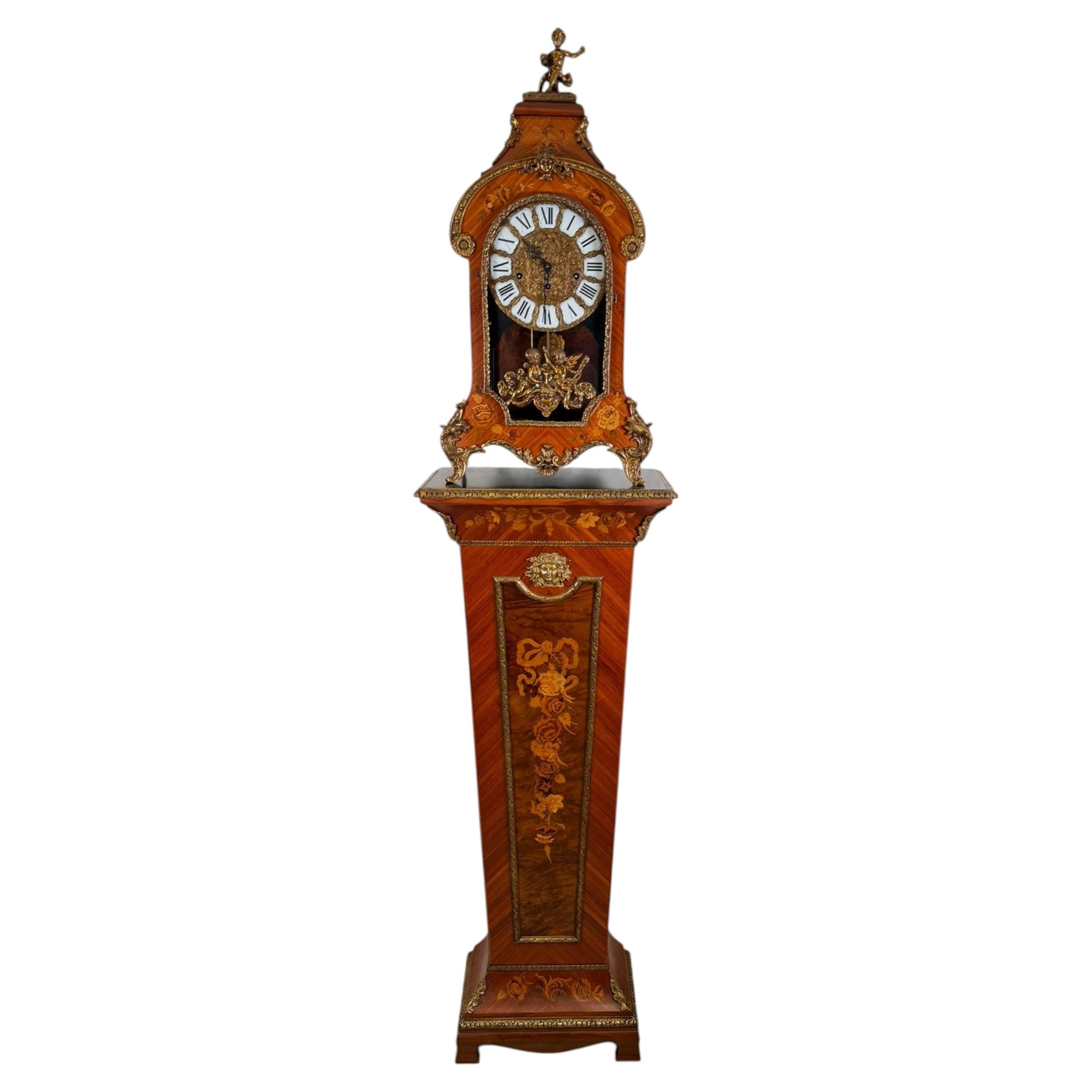 Antiguo Reloj Italiano de Marquetería de Caja Larga con Pedestal y Monturas de Bronce