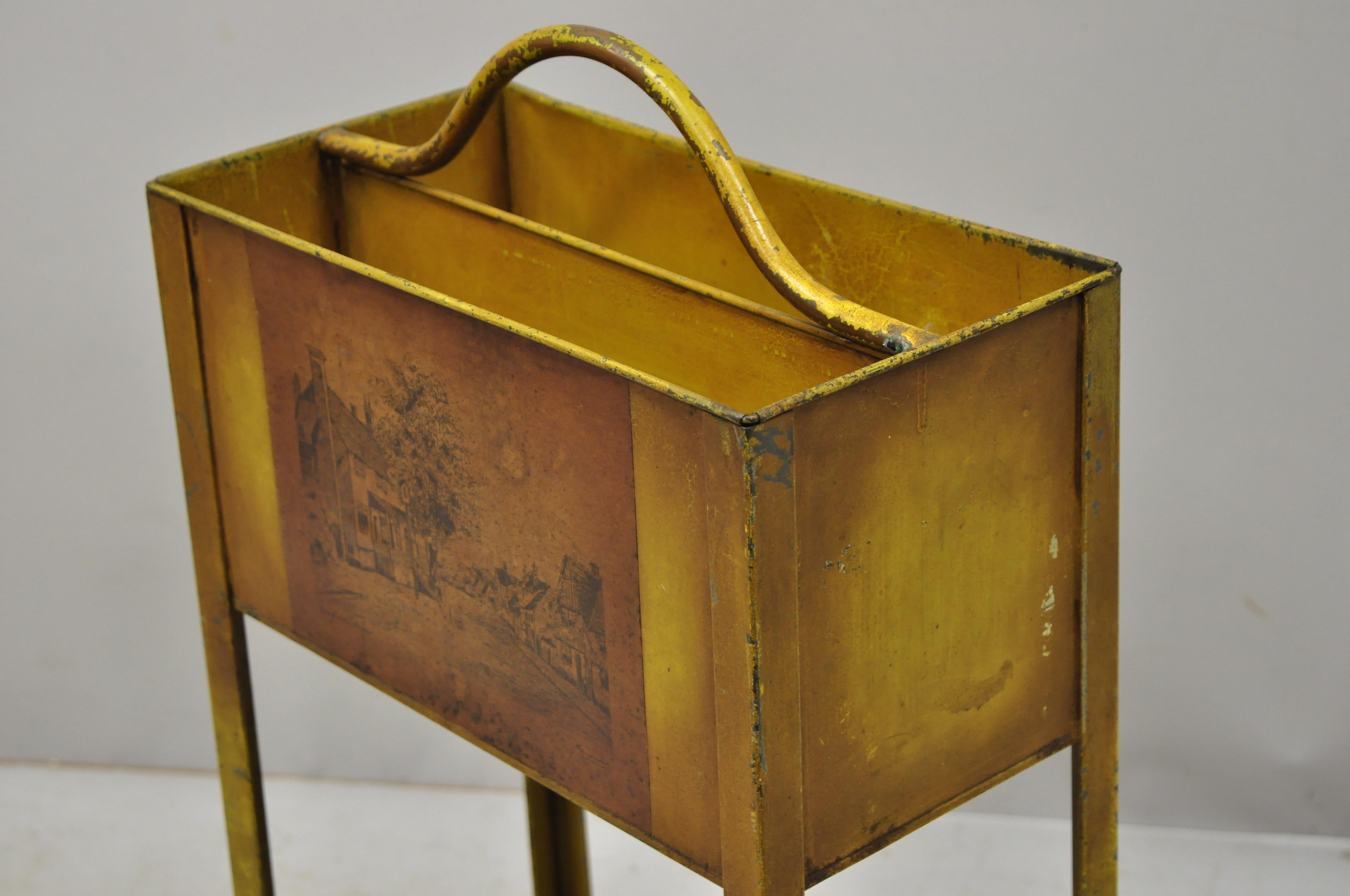 Porte-revues en métal jaune antique italien - Étagère à lettres en forme de porte-revues en vente 2