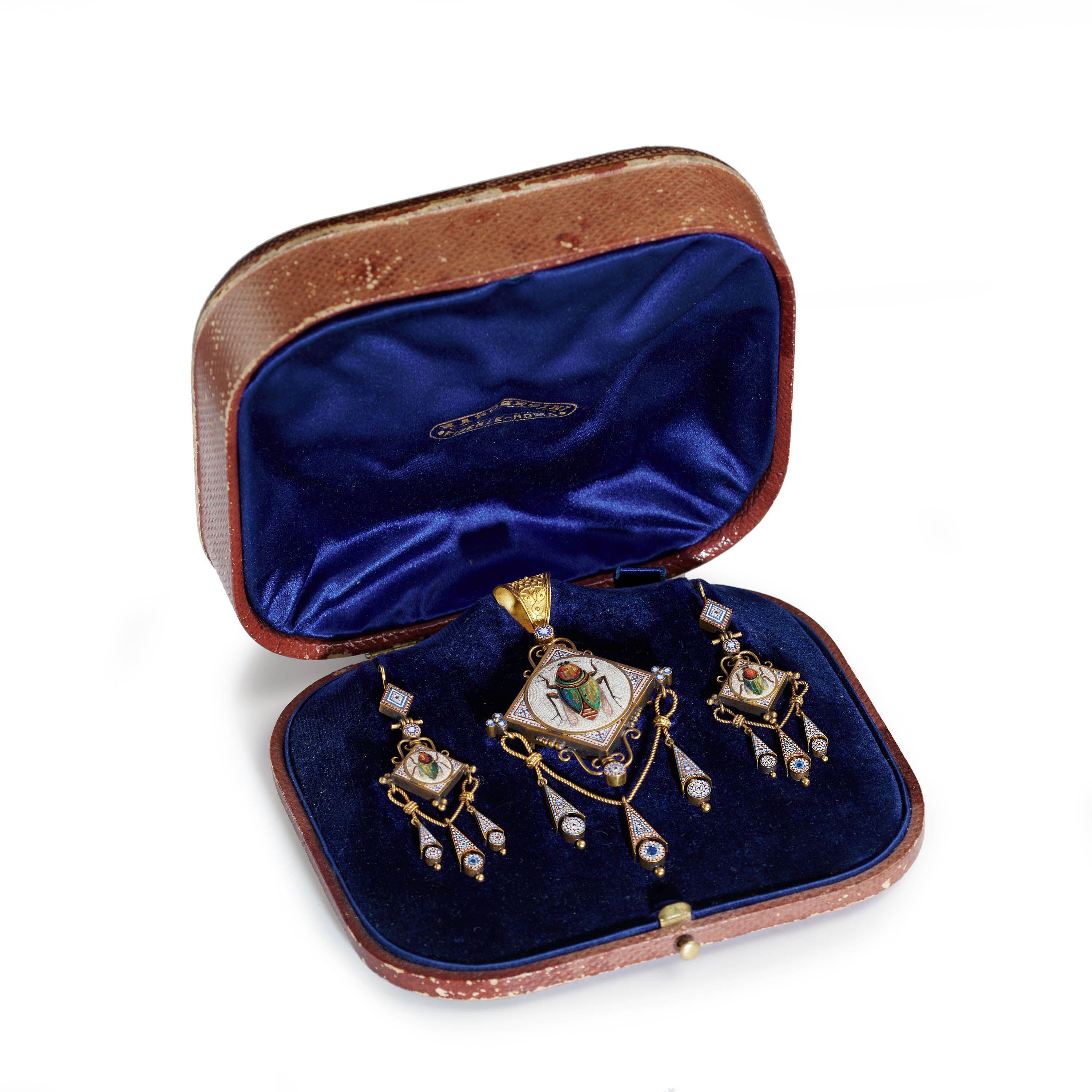 Antique Italian Micromosaic Gold Brooch-Pendant And Earrings Suite, Circa 1840 In Good Condition For Sale In London, GB