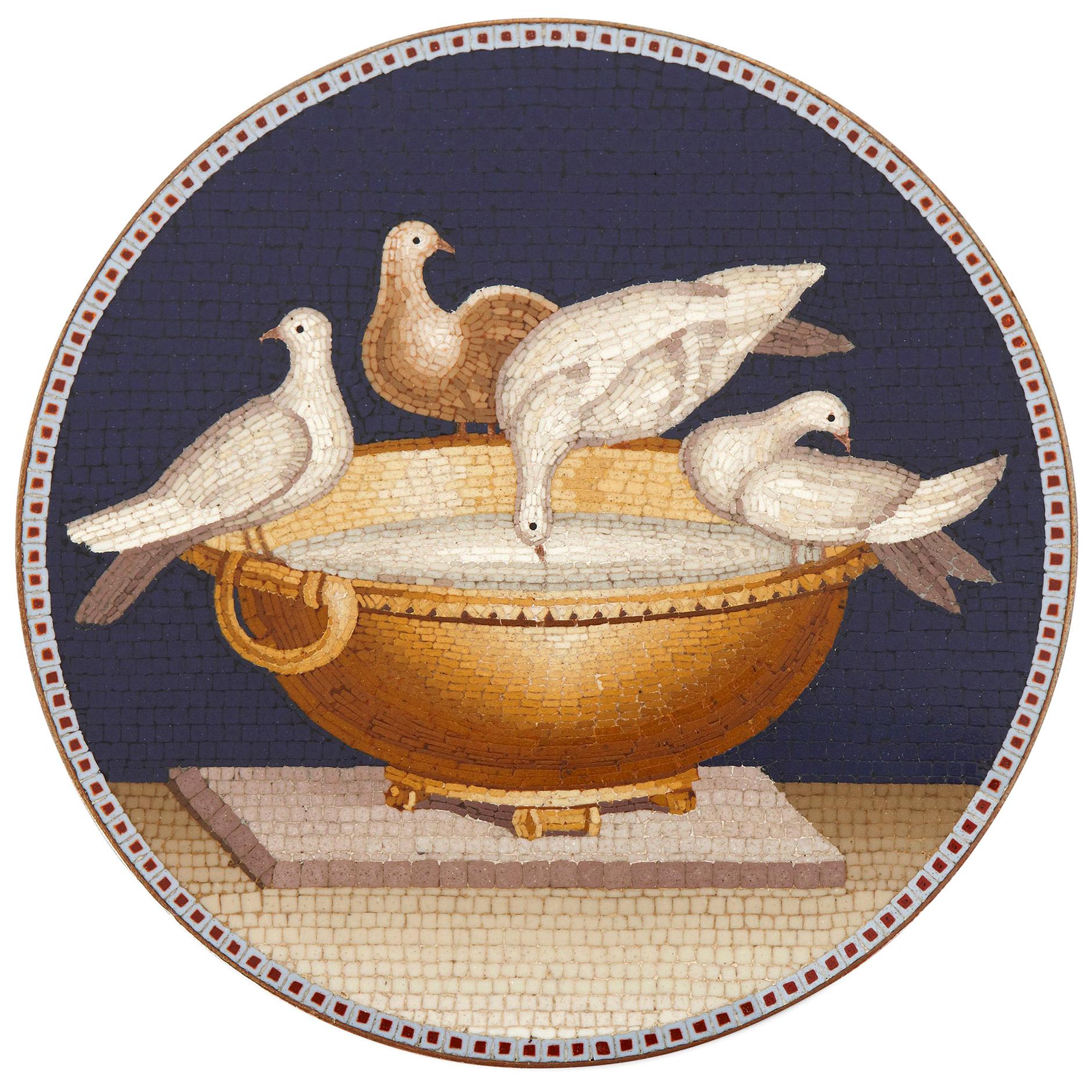 Ancienne plaque italienne en micromosaïque représentant des colombes du Capitole