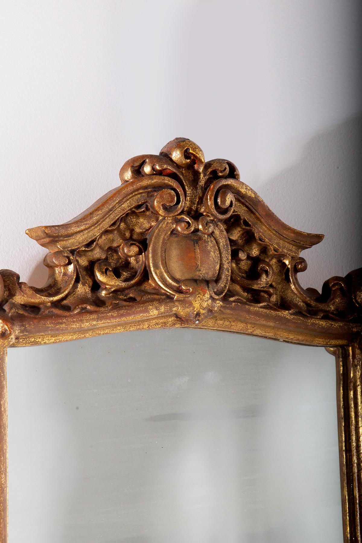 Miroir italien ancien en bois doré en vente 4