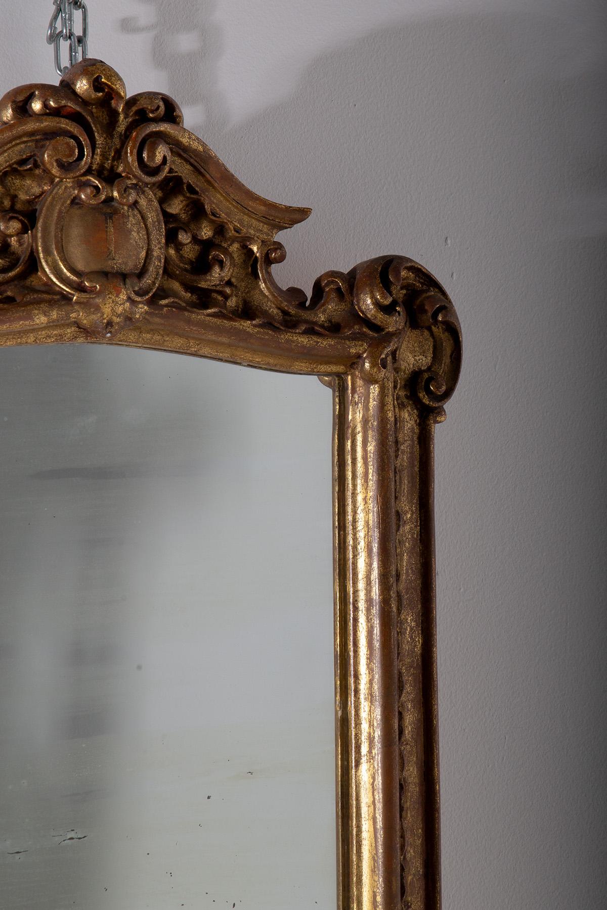Rococo Miroir italien ancien en bois doré en vente