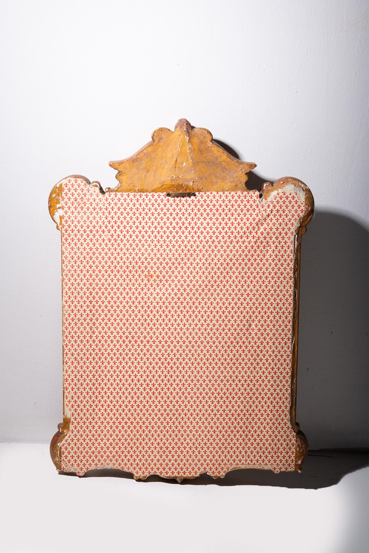 Miroir italien ancien en bois doré en vente 2