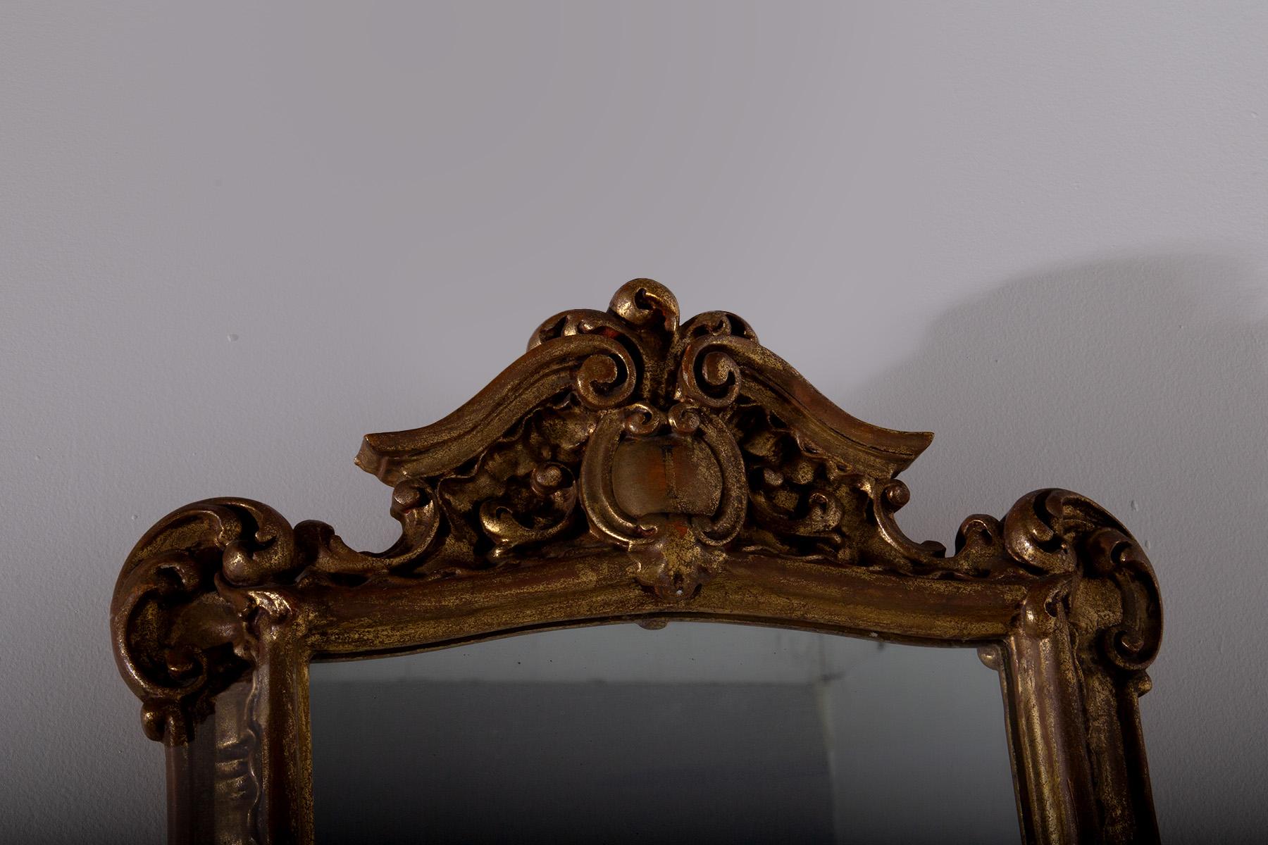 Miroir italien ancien en bois doré en vente 3