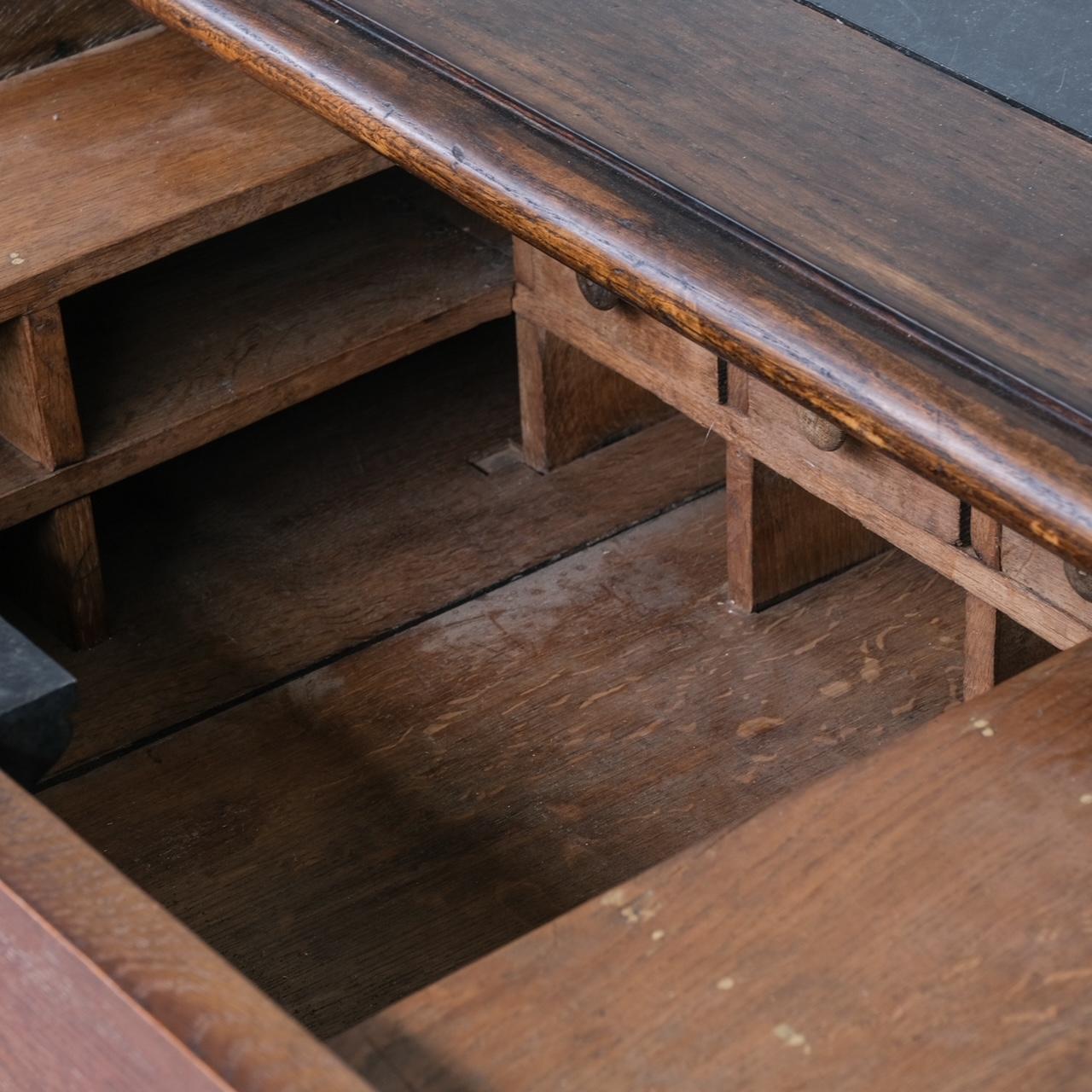 Antique Italian Money-Changers Desk with Hidden Storage In Good Condition For Sale In London, GB