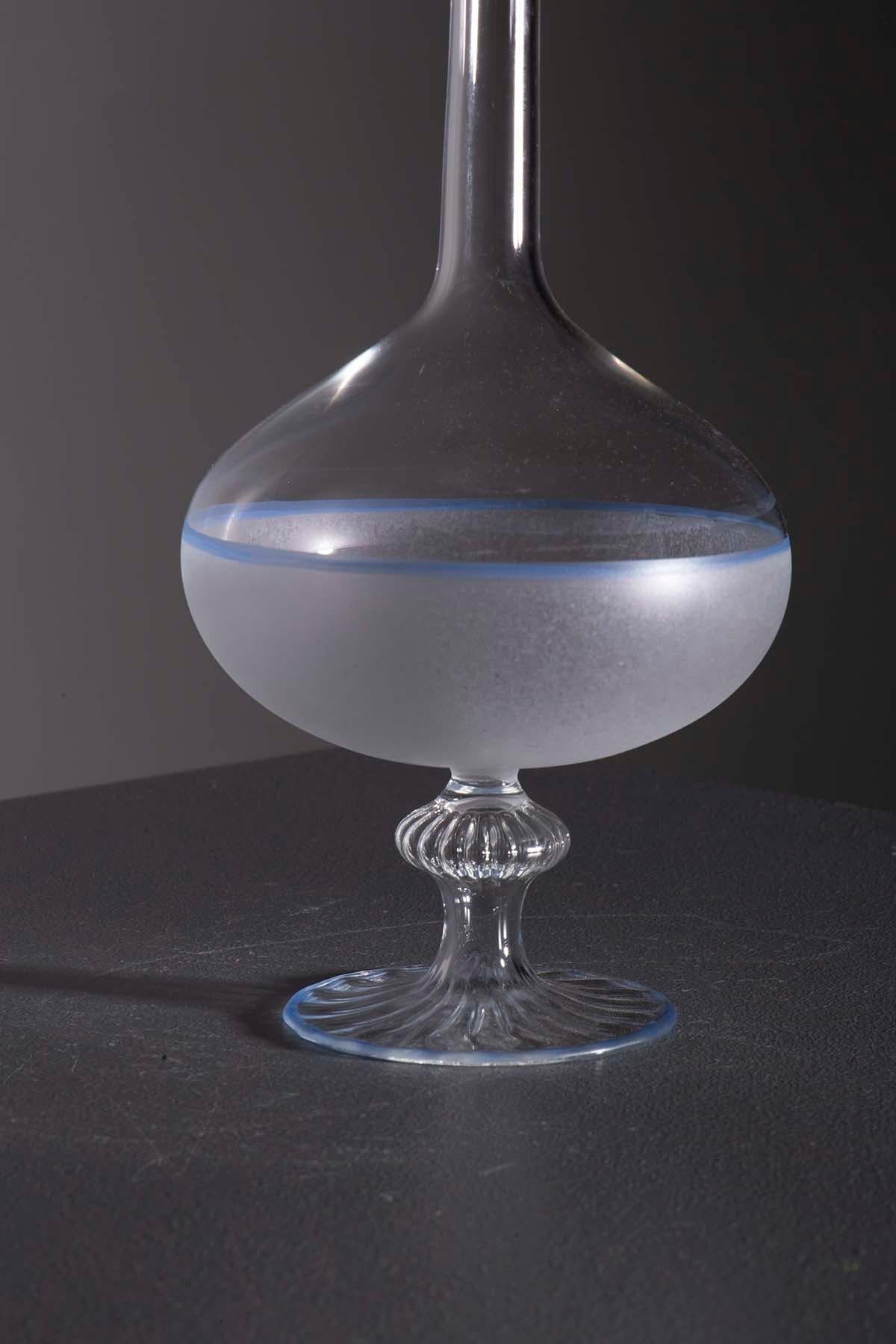 Art déco Vase italien ancien en verre soufflé de Murano bleu en vente