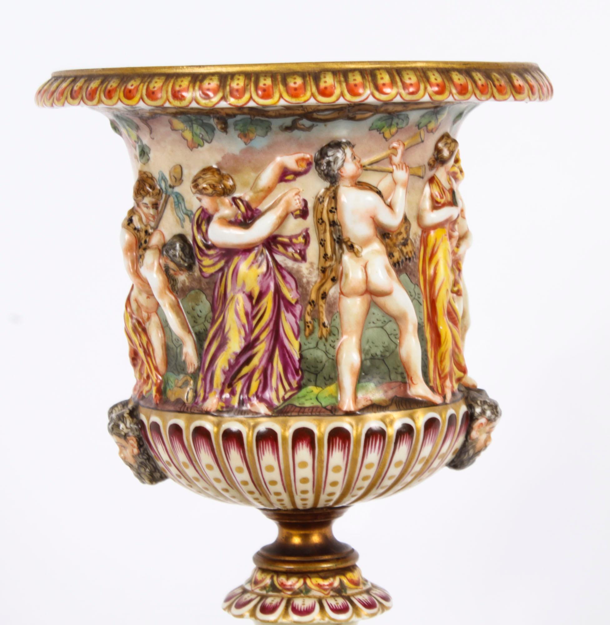 Urne italienne ancienne de Naples Capodimonte du 19ème siècle en vente 7