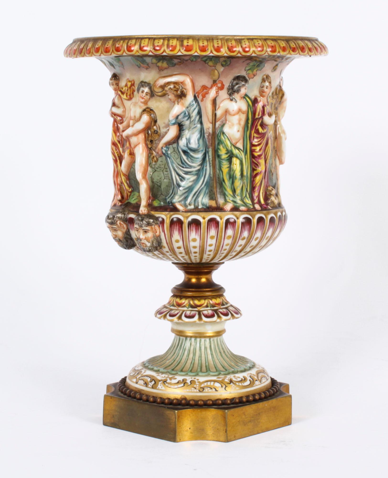 Urne italienne ancienne de Naples Capodimonte du 19ème siècle en vente 12